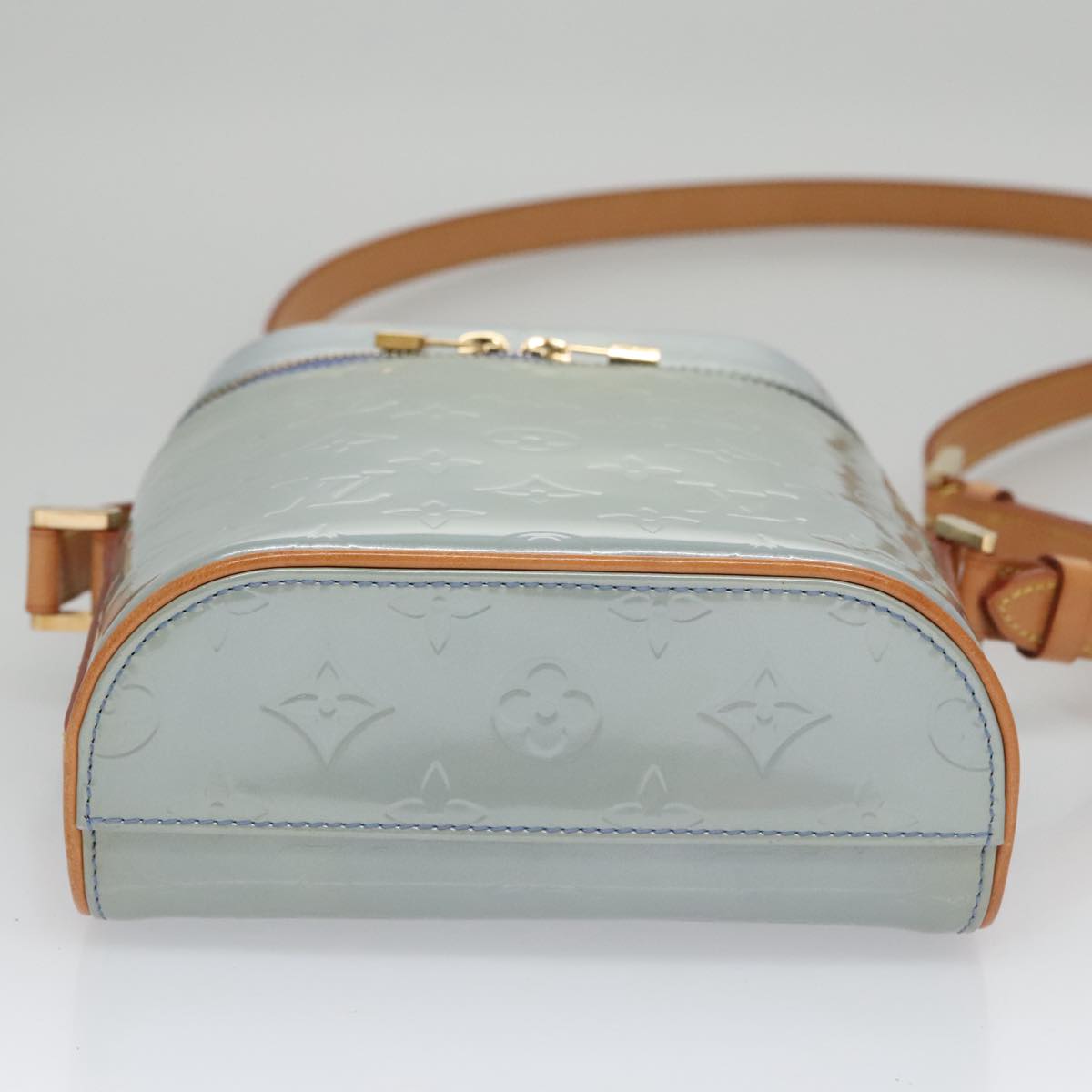 Louis Vuitton Sullivan Grey Patent Leather Shoulder Bag (Pre-Owned)