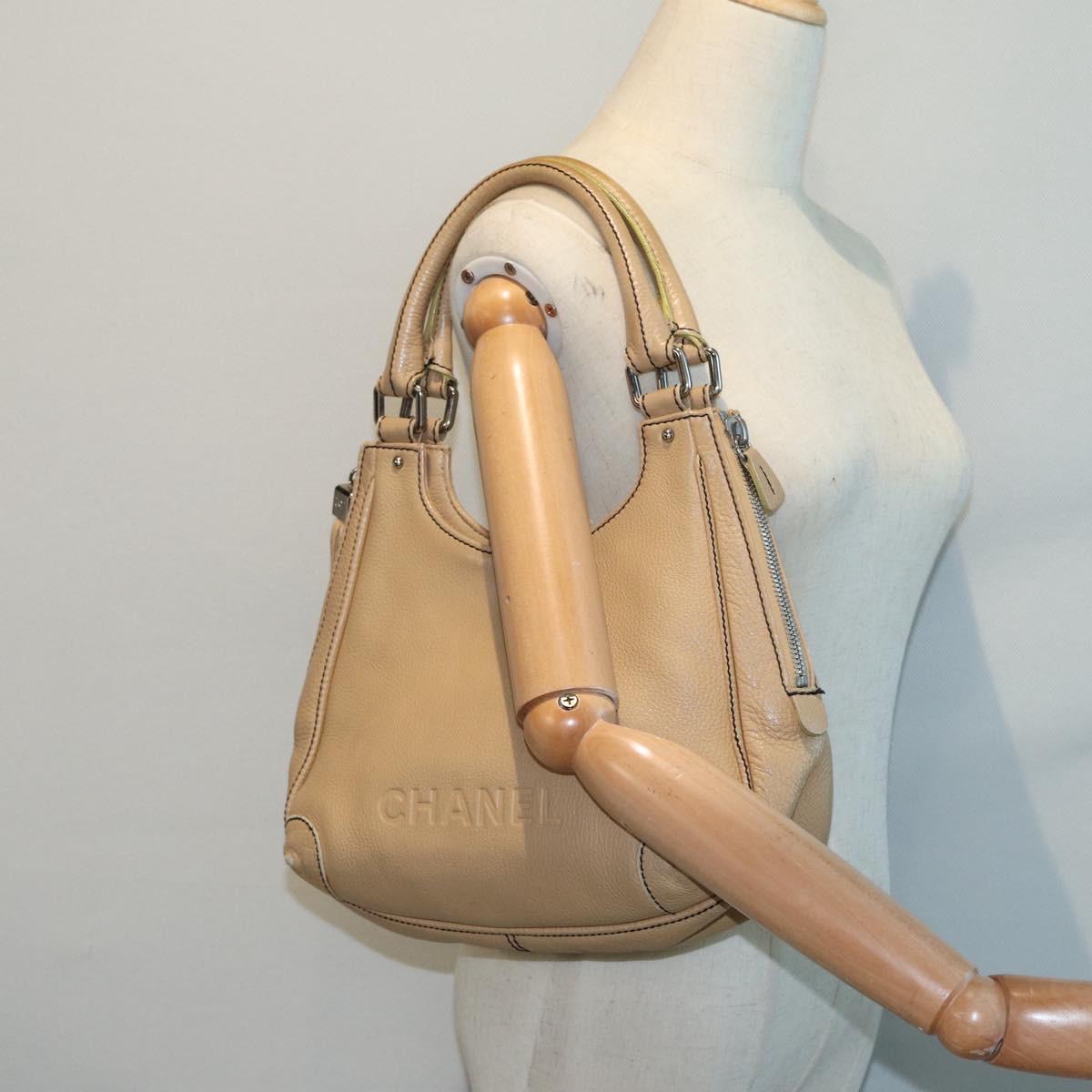 Chanel Hobo Beige Leather Handbag (Pre-Owned)
