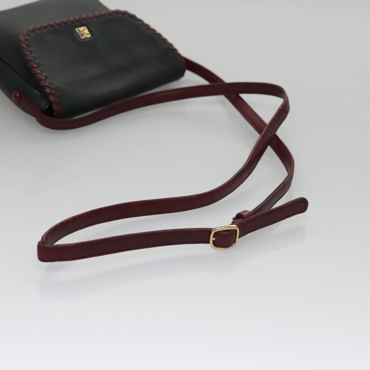 Givenchy Black Leather Shoulder Bag (Pre-Owned)