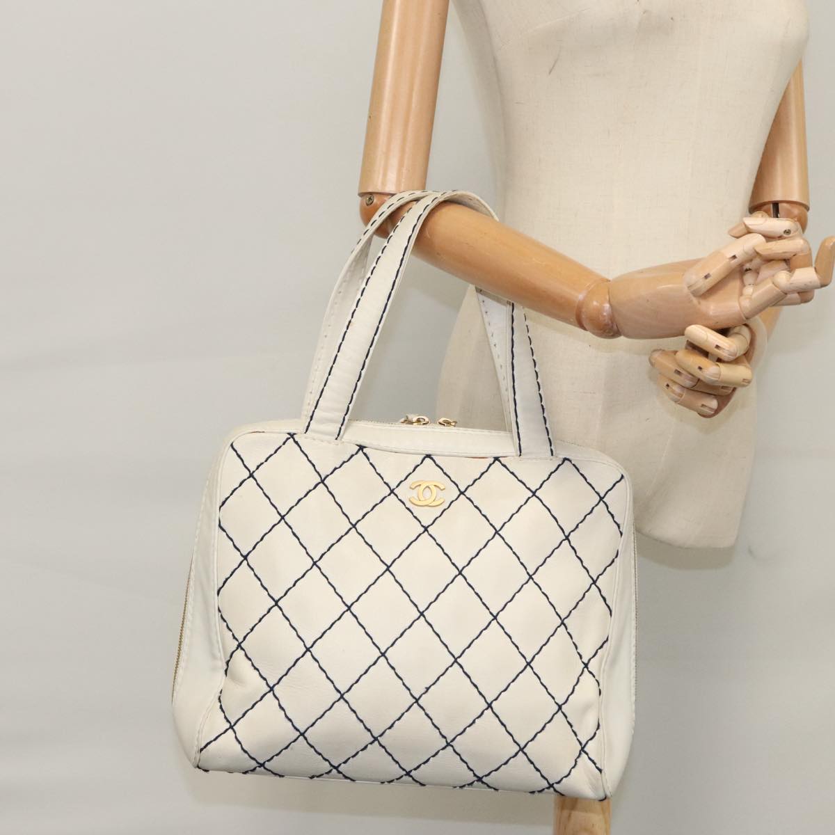 Chanel Wild Stitch White Leather Handbag (Pre-Owned)