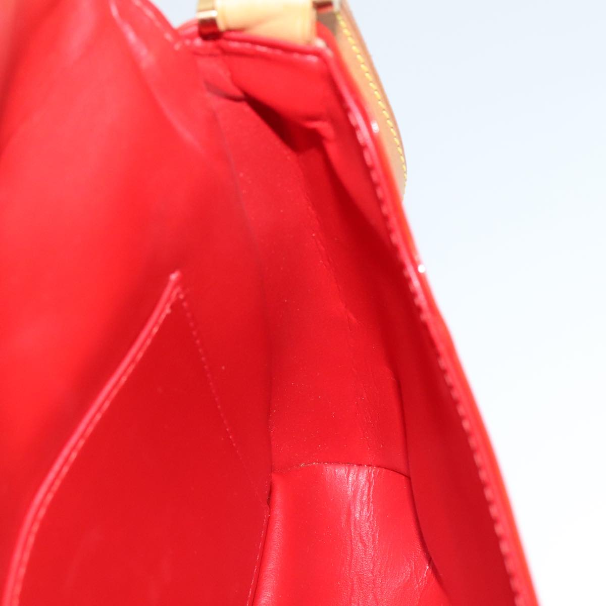 Louis Vuitton Red Patent Leather Shoulder Bag (Pre-Owned)