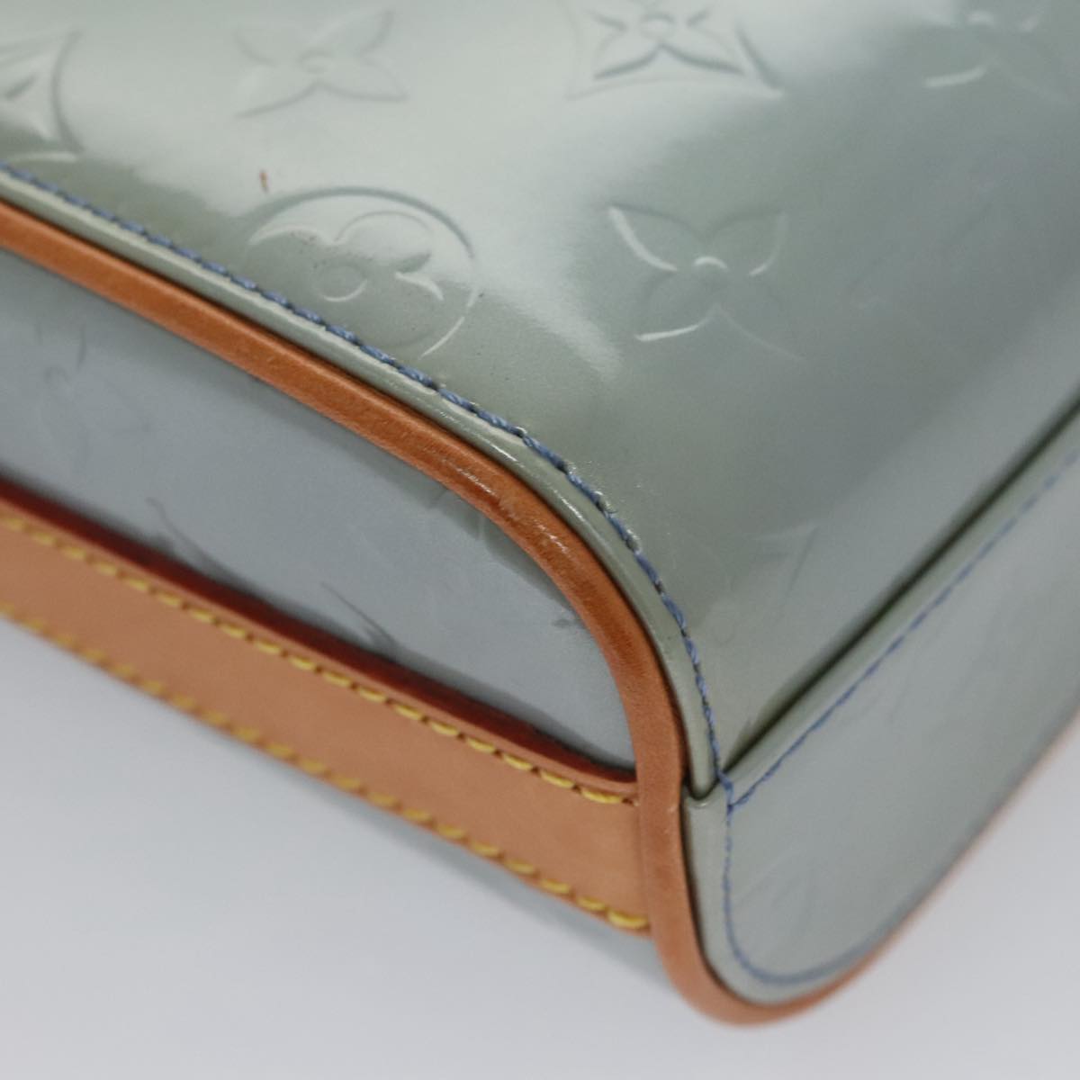 Louis Vuitton Sullivan Grey Patent Leather Shoulder Bag (Pre-Owned)