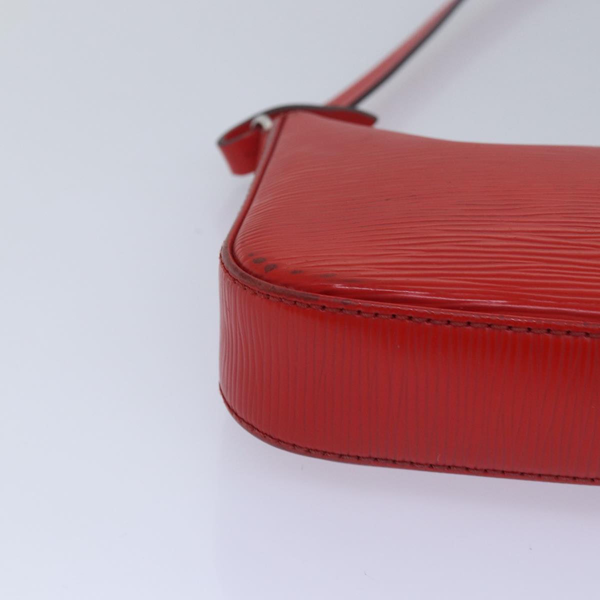 Louis Vuitton Pochette Accessoires Red Leather Clutch Bag (Pre-Owned)