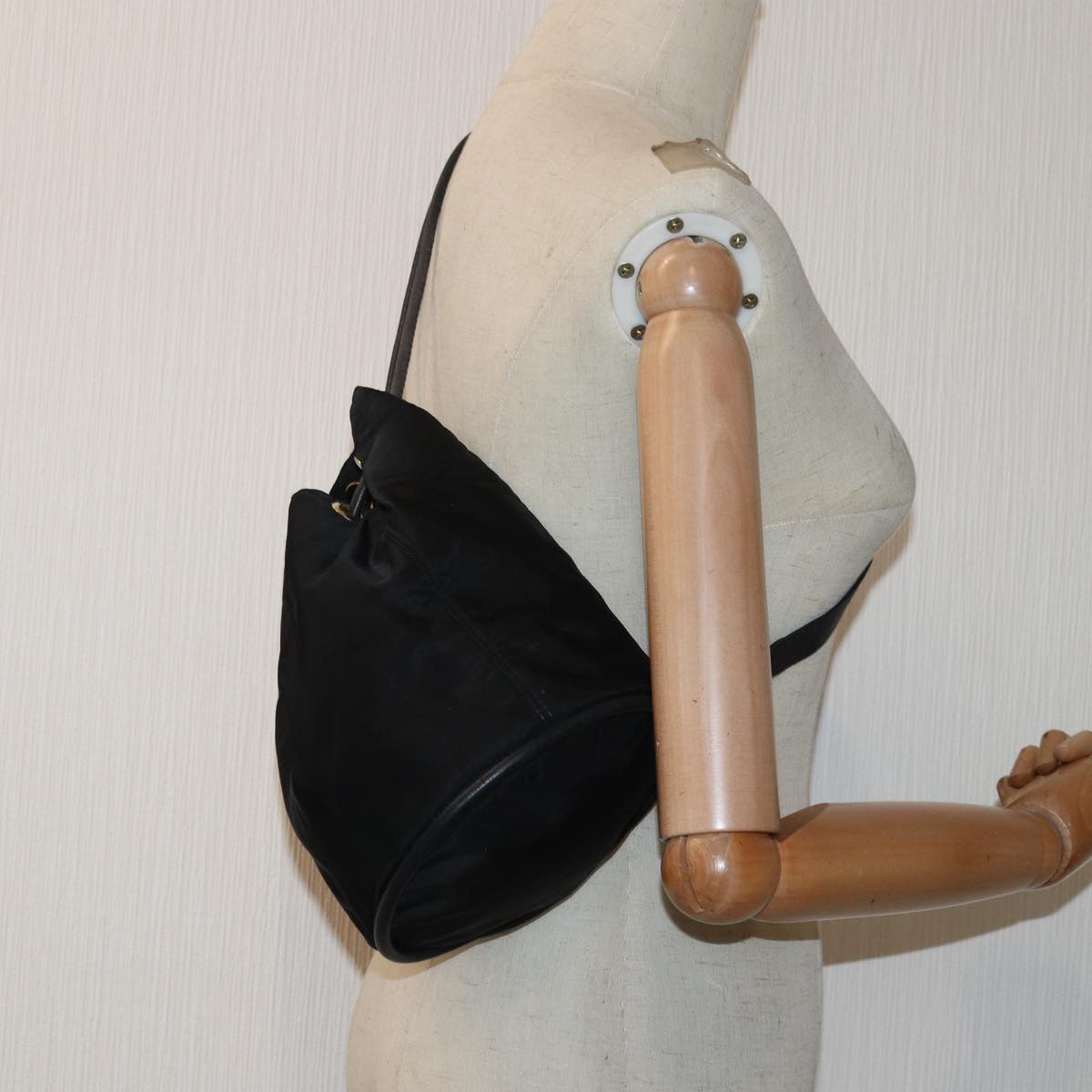 Céline Bucket 16 Black Synthetic Shoulder Bag (Pre-Owned)
