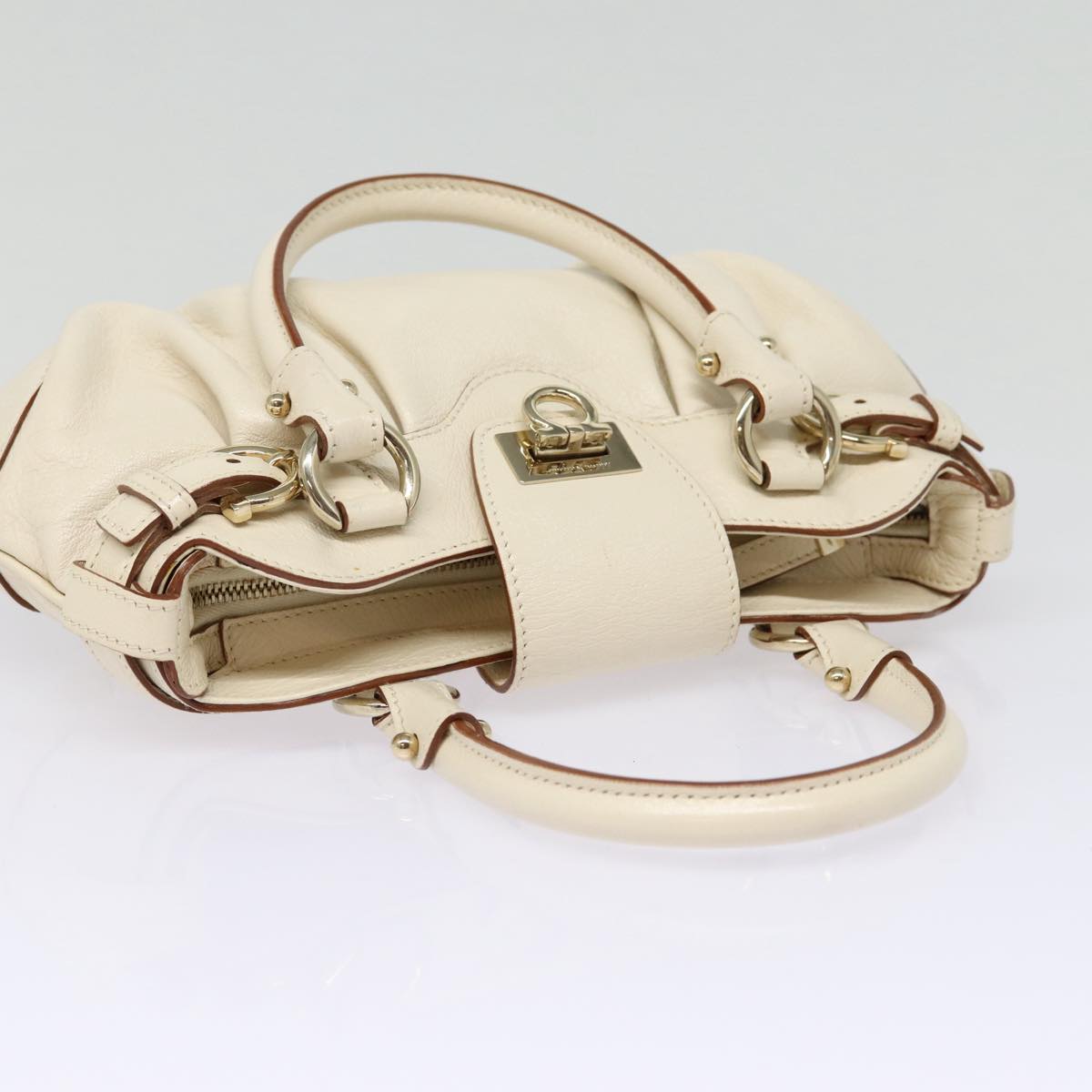 Salvatore Ferragamo Marisa White Leather Handbag (Pre-Owned)