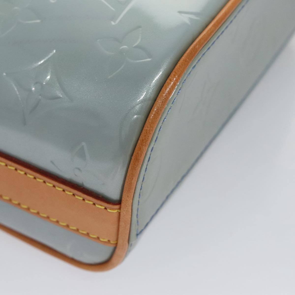 Louis Vuitton Sullivan Grey Patent Leather Shoulder Bag (Pre-Owned)