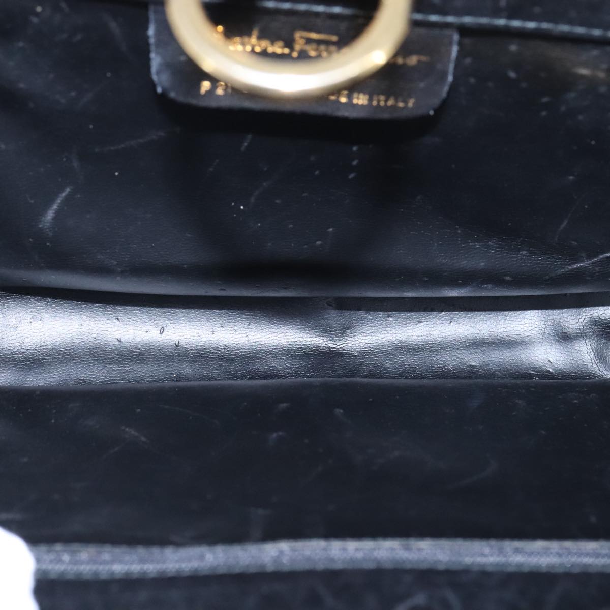Salvatore Ferragamo Gancini Black Leather Shoulder Bag (Pre-Owned)