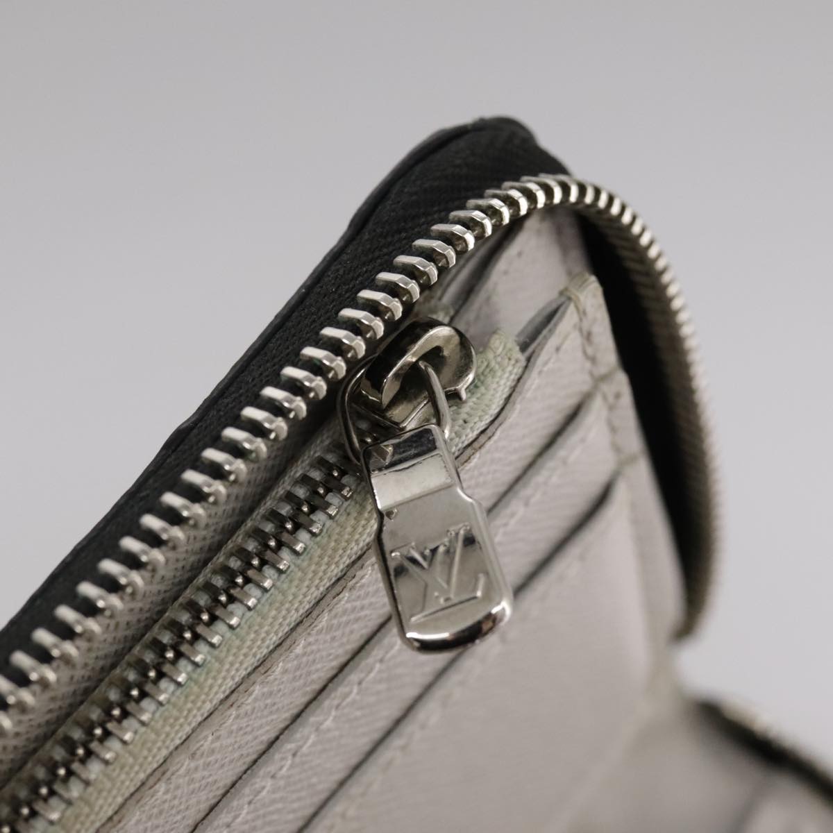 Louis Vuitton Zippy Wallet Vertical Grey Canvas Wallet  (Pre-Owned)