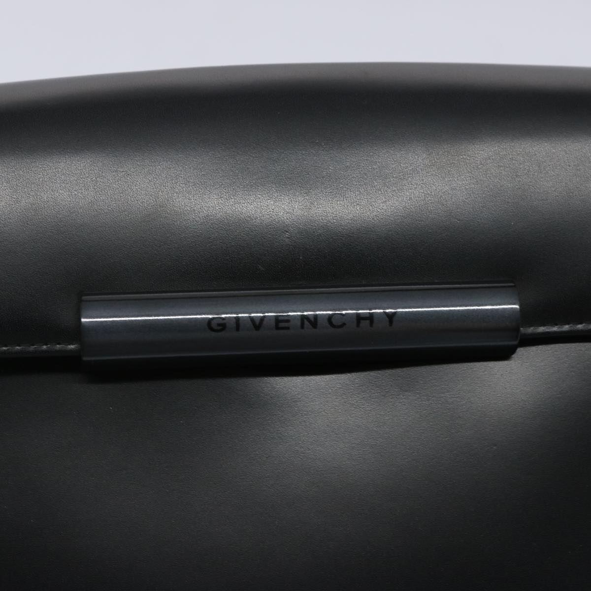 Givenchy Black Leather Shoulder Bag (Pre-Owned)