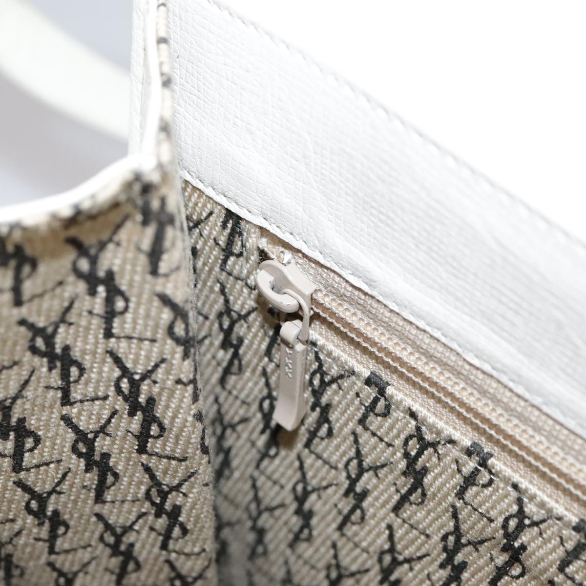 Saint Laurent Ysl Line White Leather Shoulder Bag (Pre-Owned)