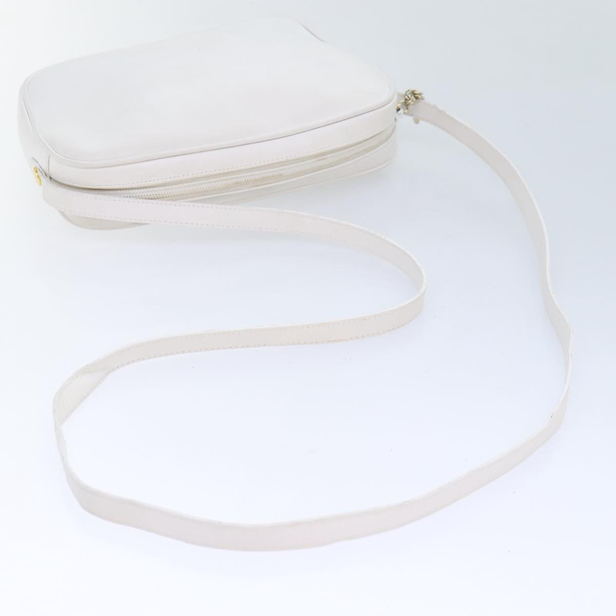 Salvatore Ferragamo White Leather Shoulder Bag (Pre-Owned)