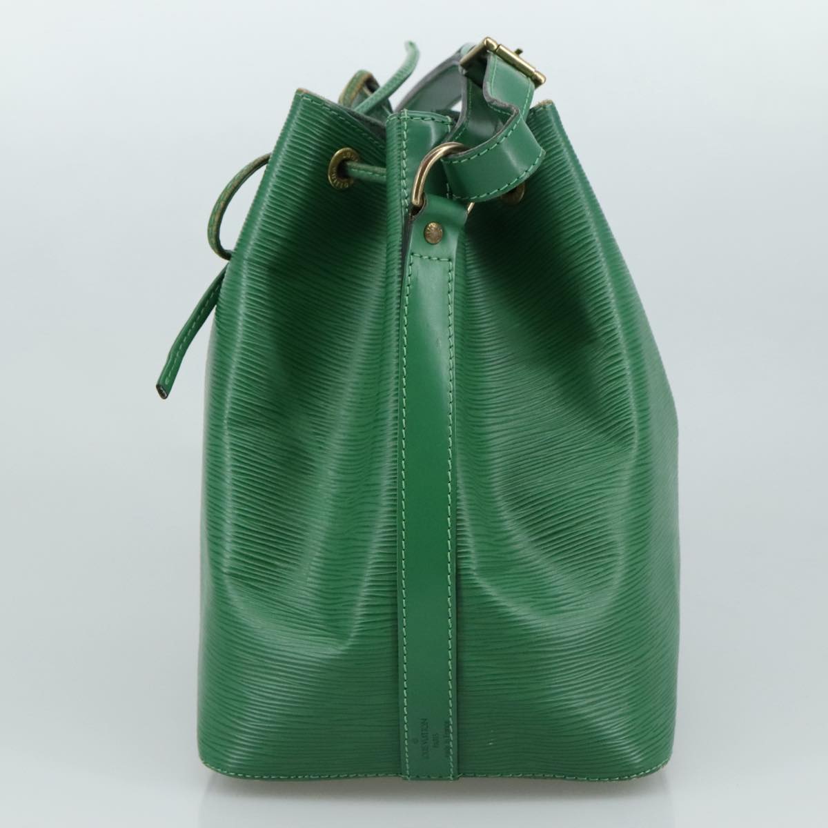Louis Vuitton Noé Green Leather Shoulder Bag (Pre-Owned)