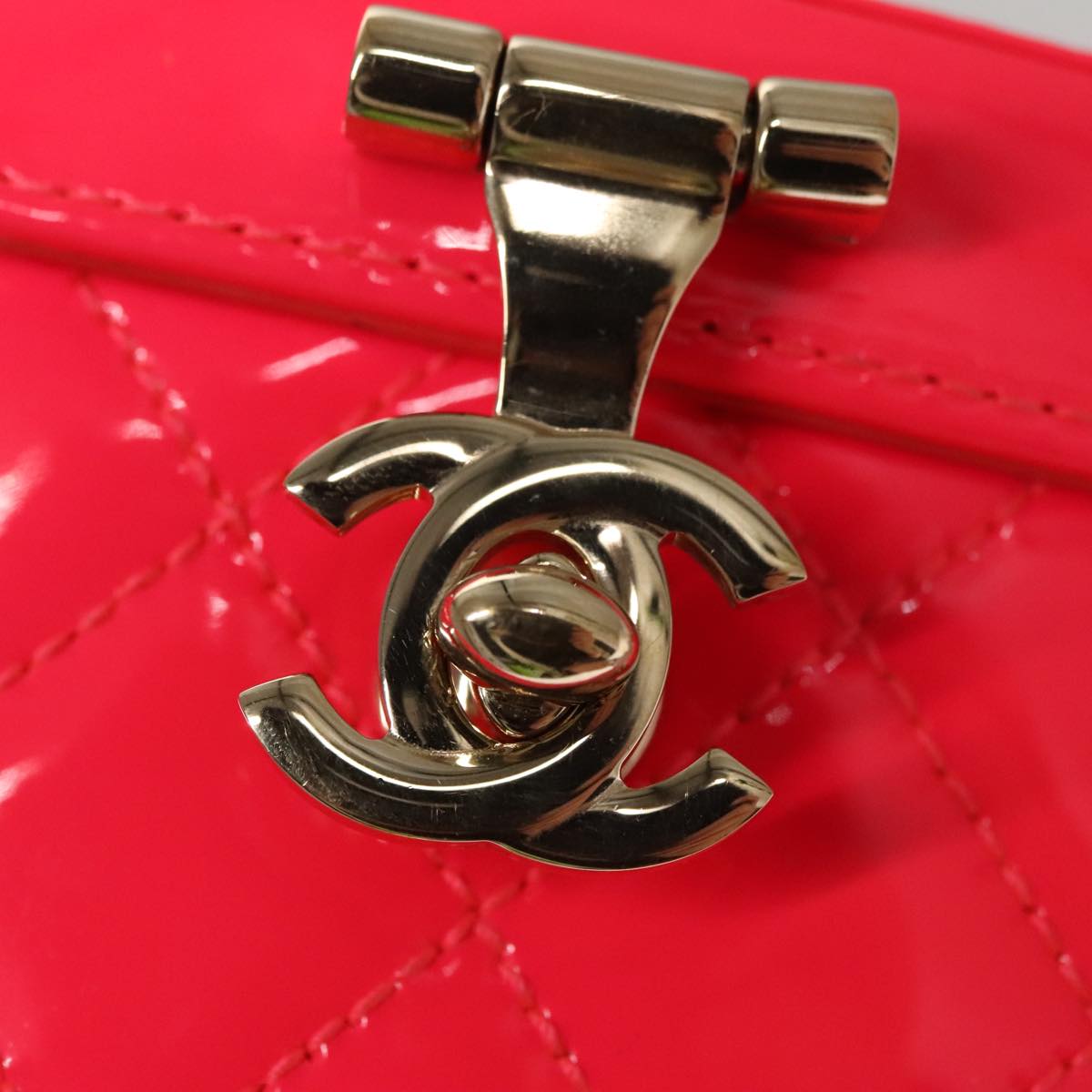 Chanel Vanity Pink Patent Leather Clutch Bag (Pre-Owned)