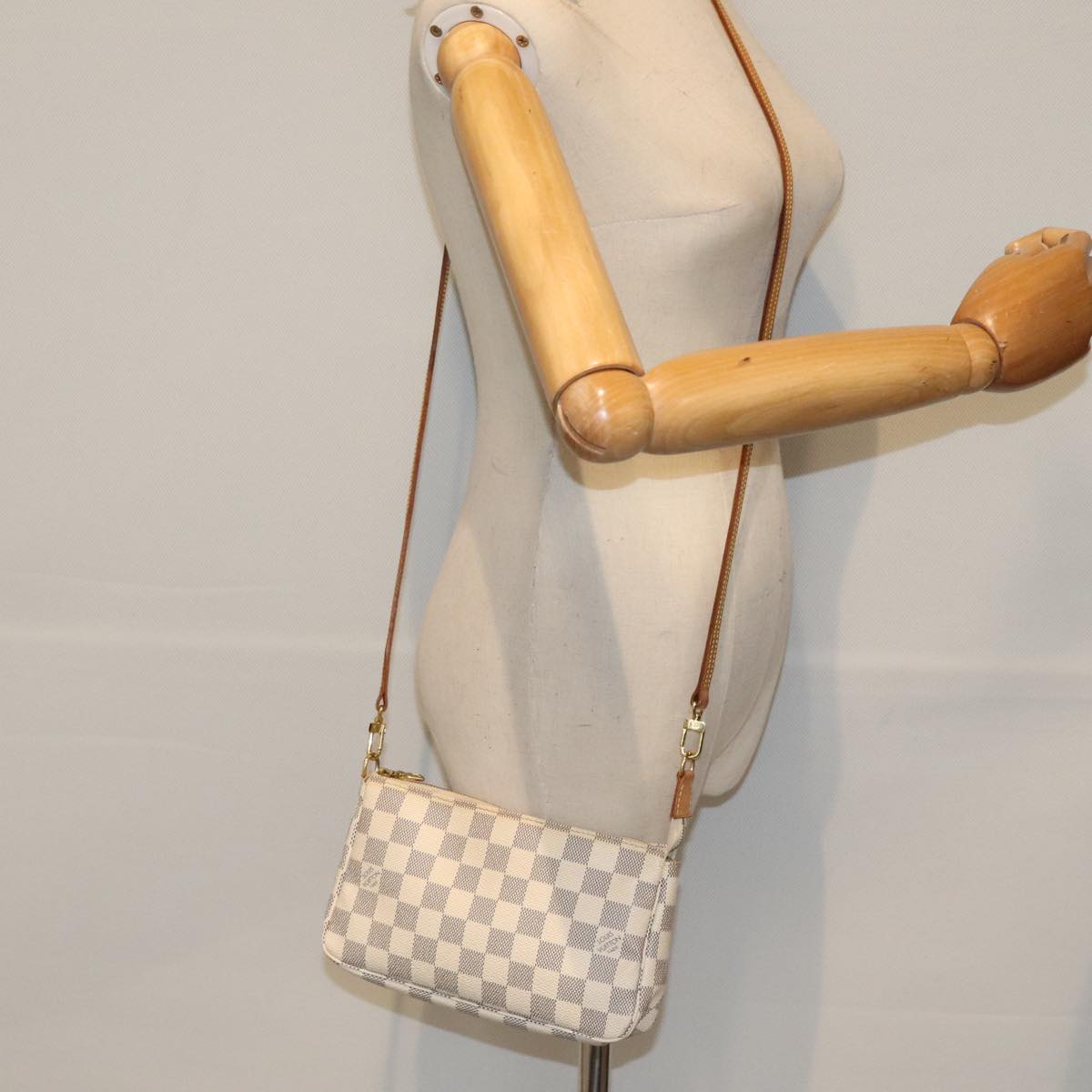 Louis Vuitton Pochette Accessoire Beige Canvas Clutch Bag (Pre-Owned)