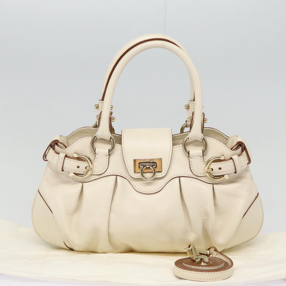 Salvatore Ferragamo Marisa White Leather Handbag (Pre-Owned)