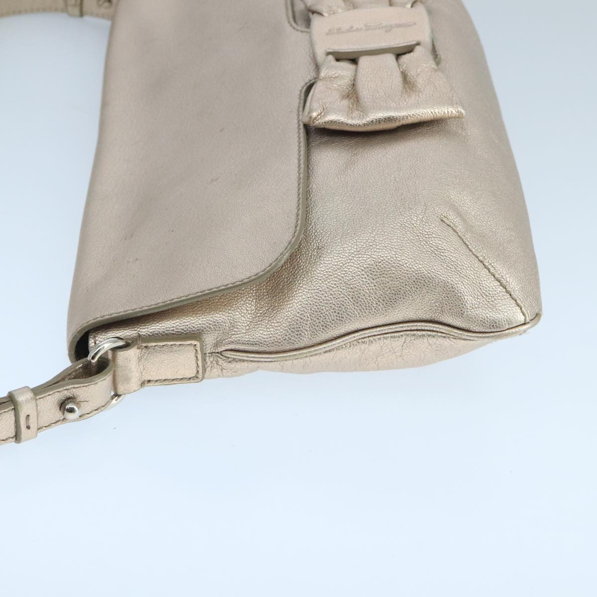 Salvatore Ferragamo Vara Gold Leather Shoulder Bag (Pre-Owned)