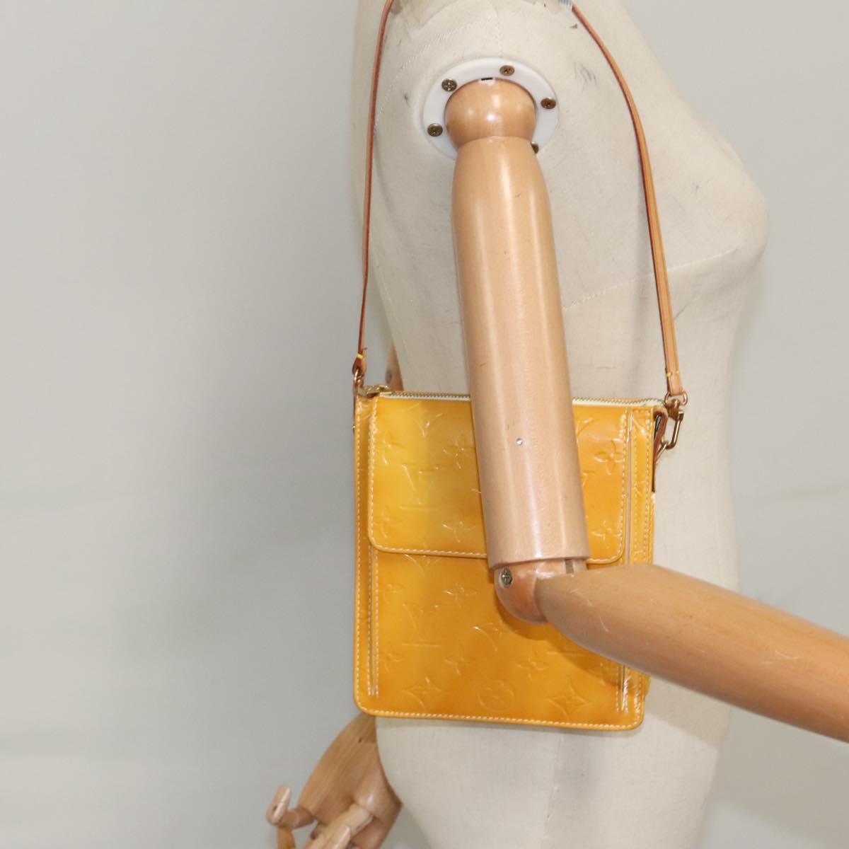 Louis Vuitton Mott Yellow Patent Leather Shoulder Bag (Pre-Owned)