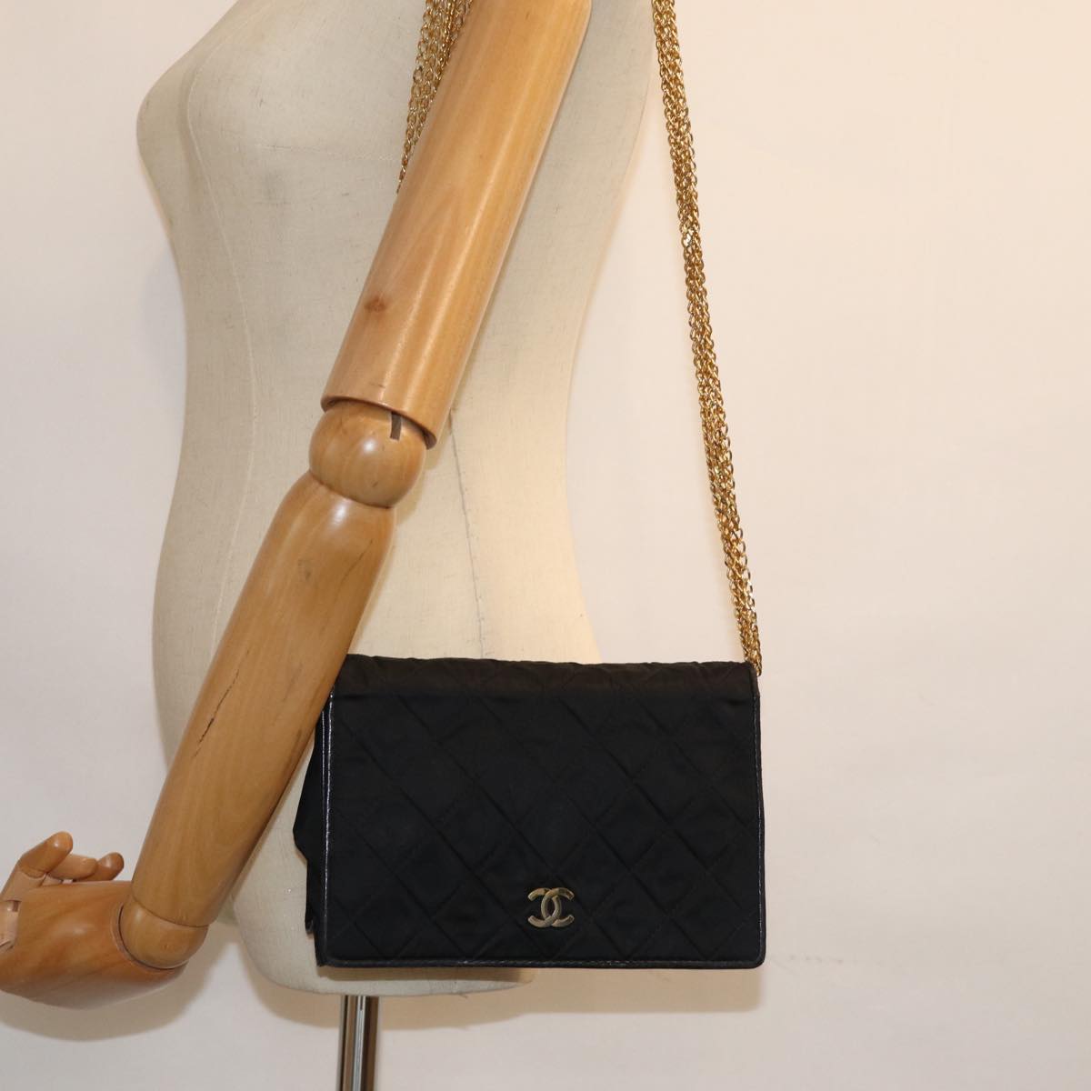 Chanel Matelassé Black Silk Shoulder Bag (Pre-Owned)