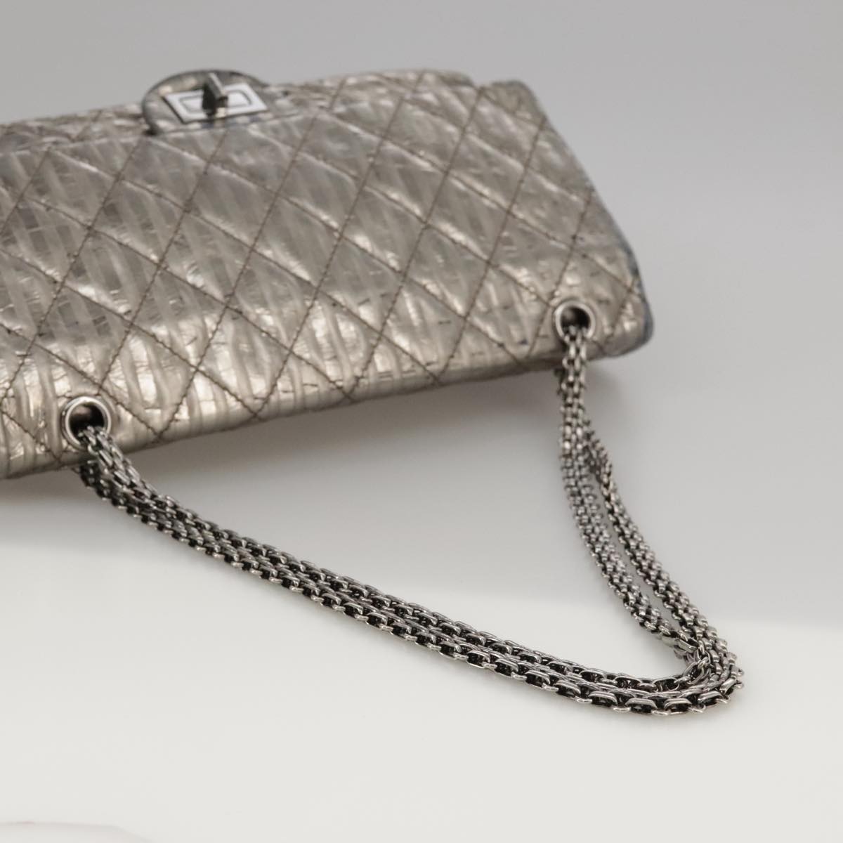 Chanel 2,55 Silver Leather Shoulder Bag (Pre-Owned)