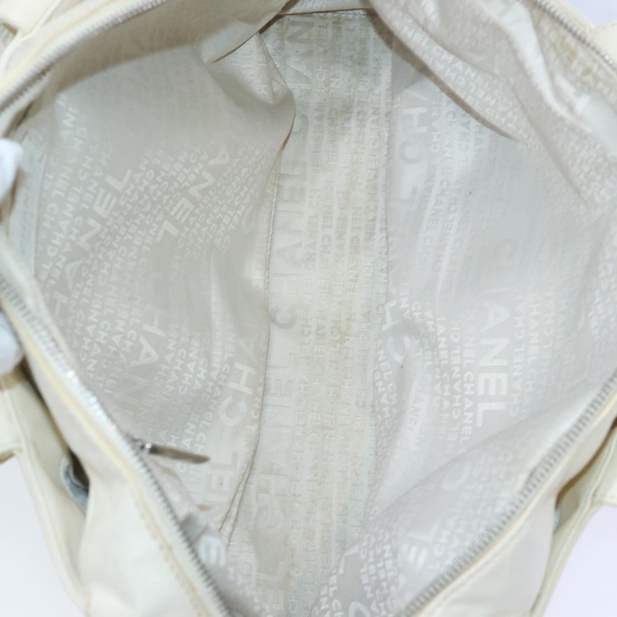 Chanel Chanel Beige Canvas Handbag (Pre-Owned)