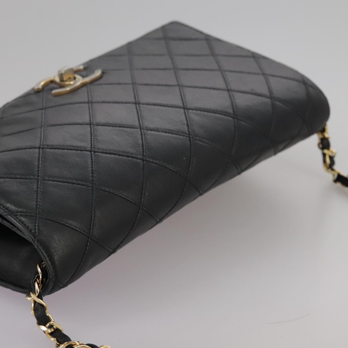 Chanel Single Flap Black Leather Shoulder Bag (Pre-Owned)