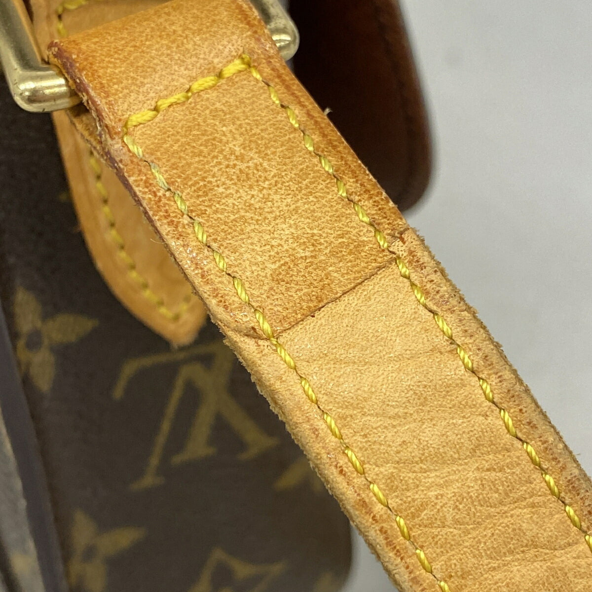 Louis Vuitton Brown Shoulder Bag (Pre-Owned)