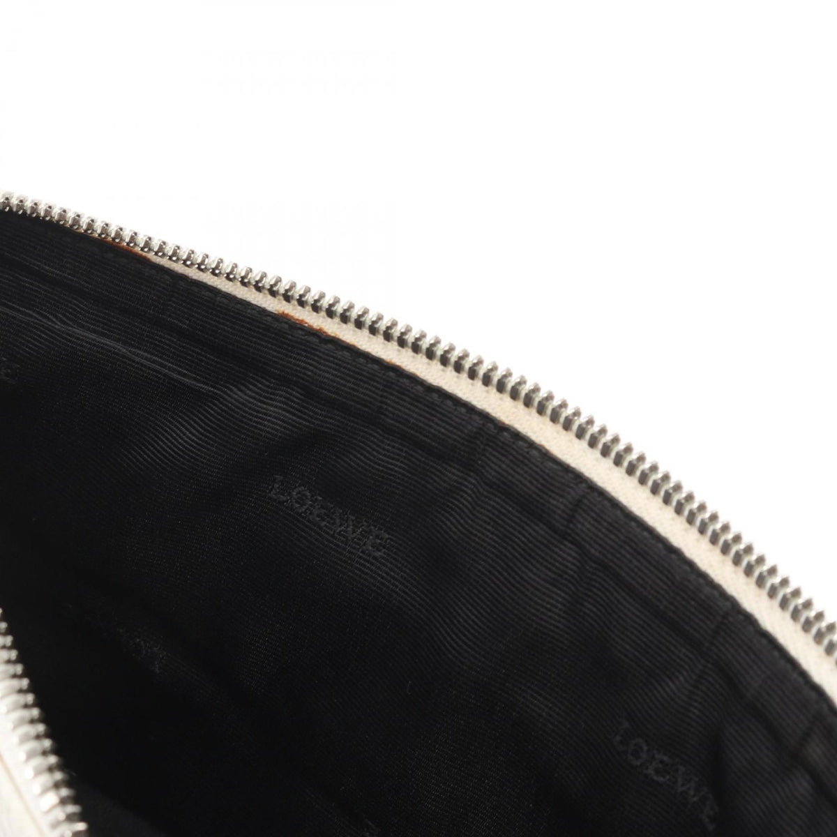 Loewe White Leather Handbag Shoulder Bag (Pre-Owned)