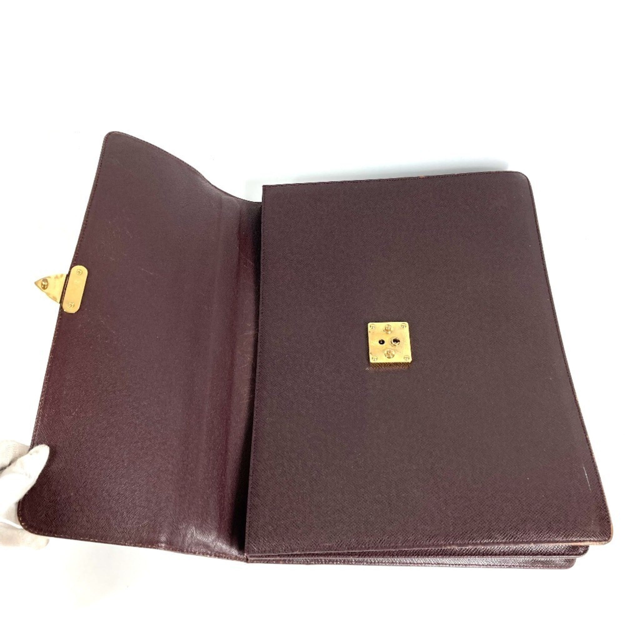 Louis Vuitton Acajou Purple Taiga Leather Briefcase Handbag (Pre-Owned)
