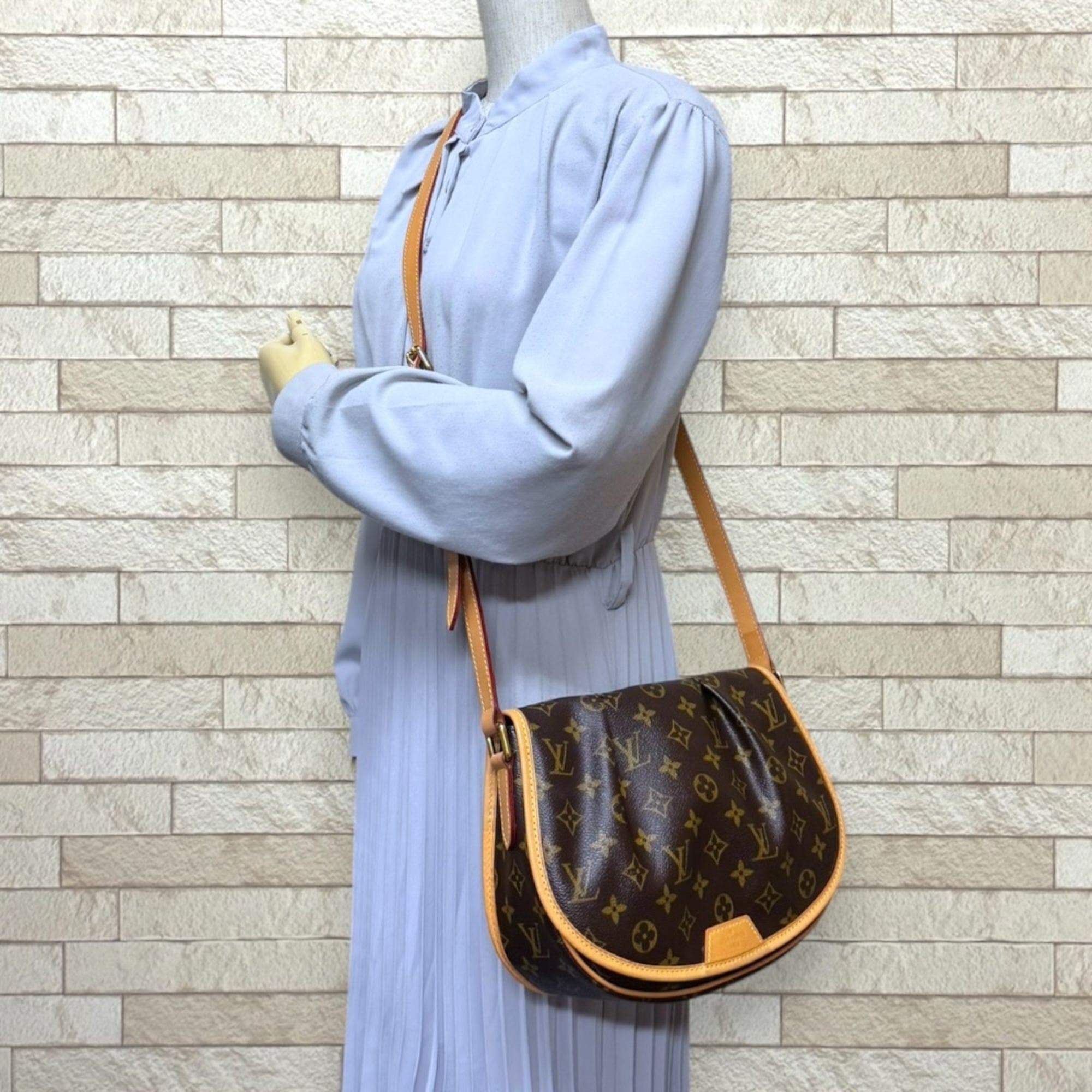 Louis Vuitton Monogram Brown Monogram Canvas Shoulder Bag (Pre-Owned)