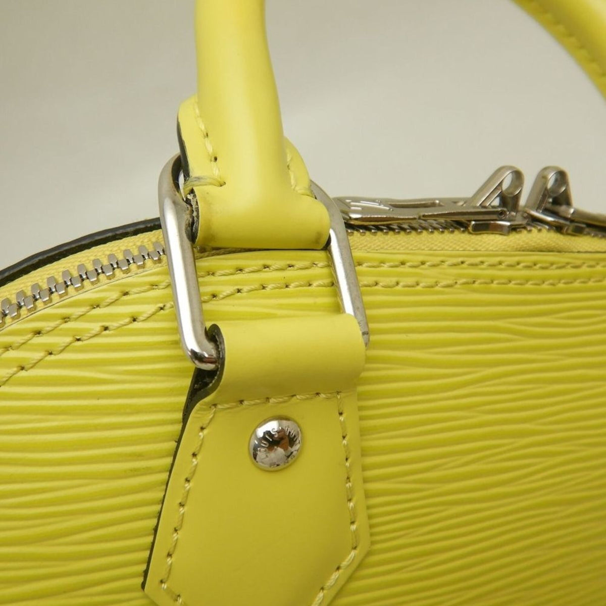 Louis Vuitton Epi Silver Epi Leather Handbag (Pre-Owned)