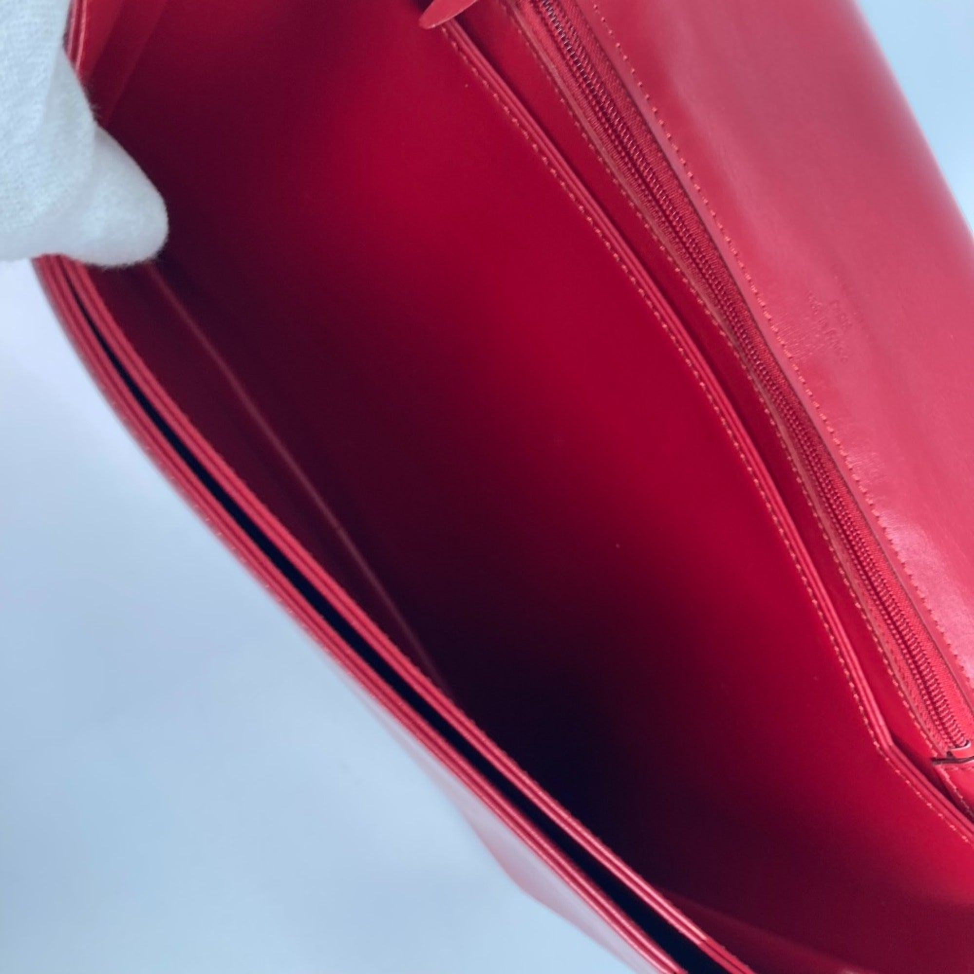 Louis Vuitton Red Leather Shoulder Bag (Pre-Owned)