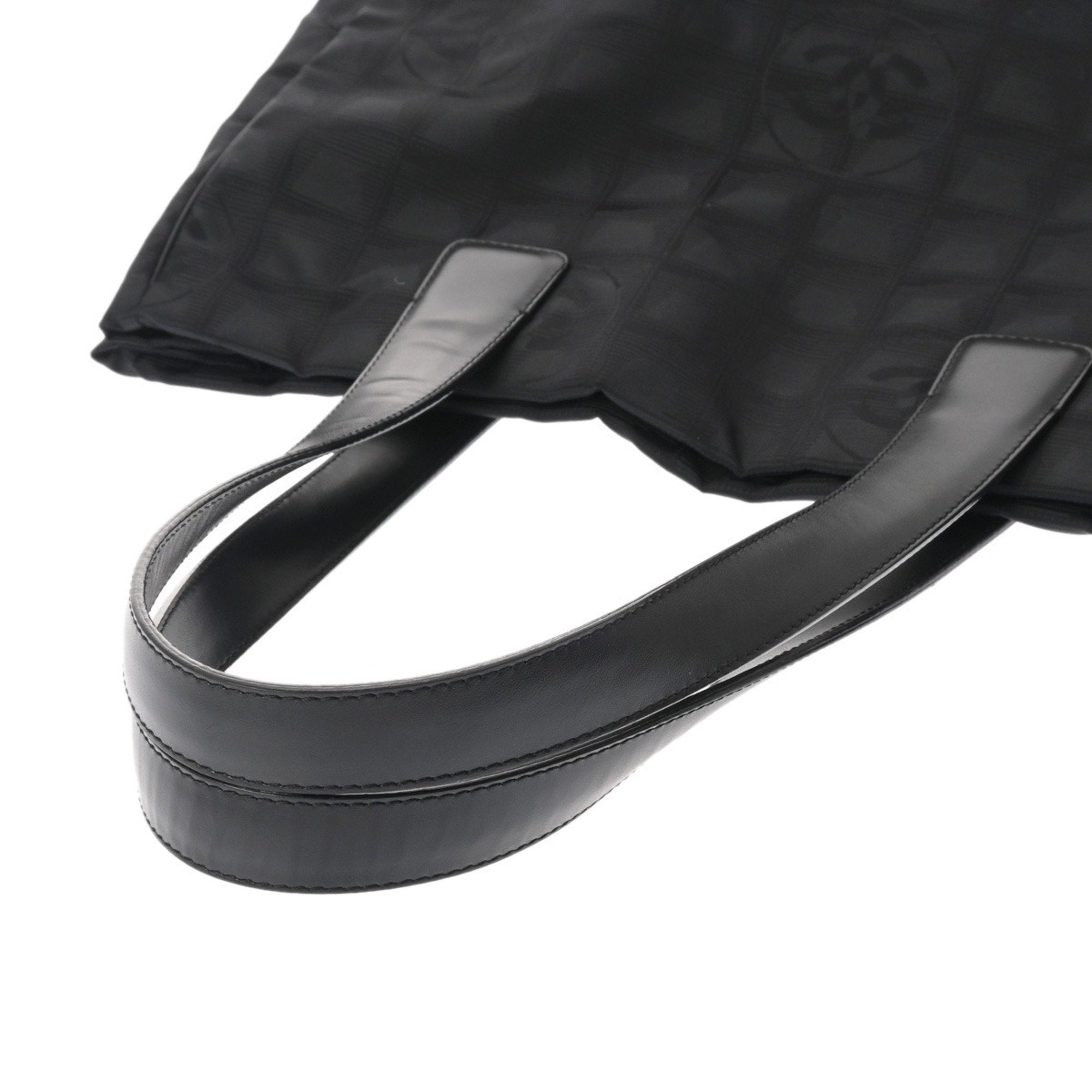 Chanel Black Nylon Handbag (Pre-Owned)