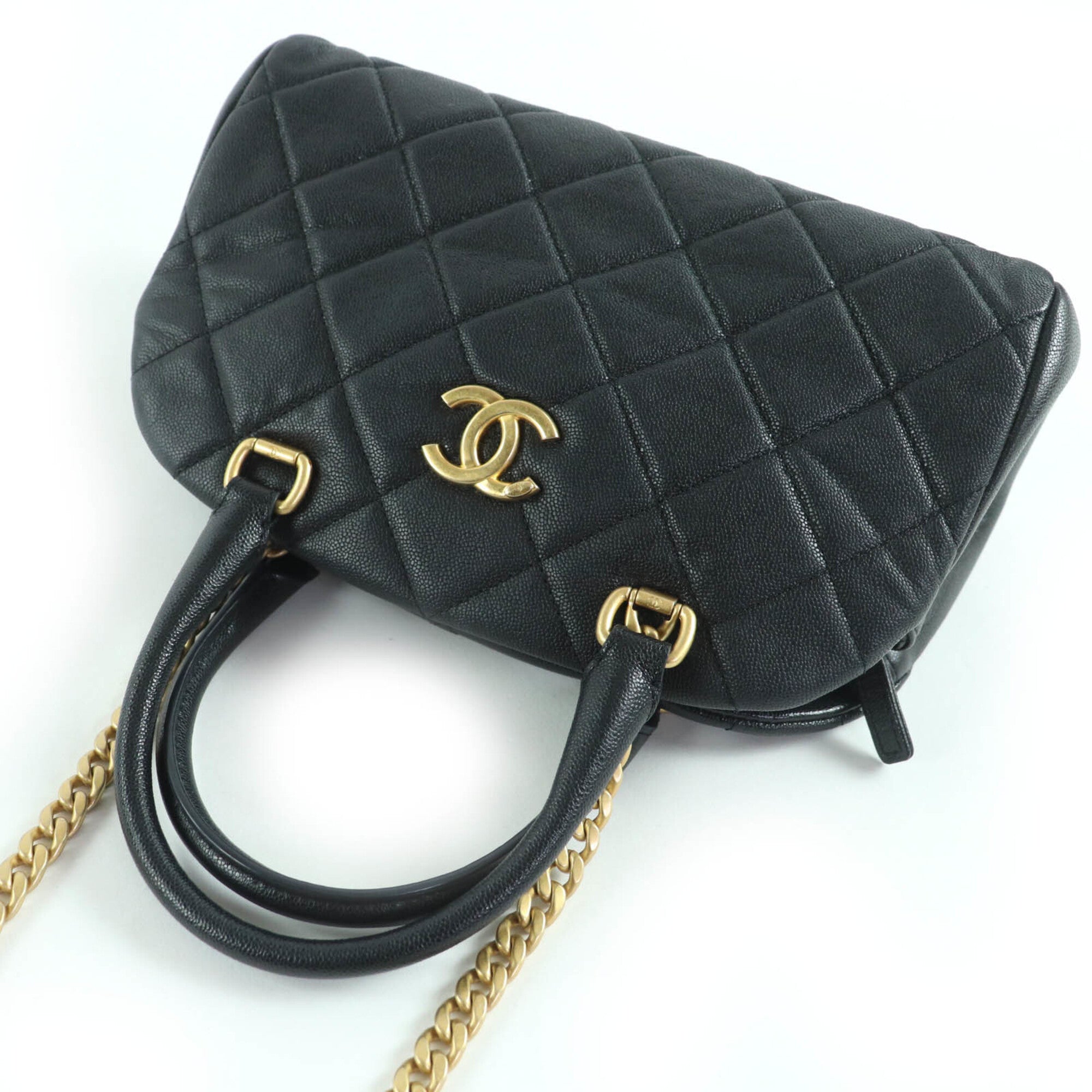 Chanel Matelasse Black Grained Calfskin Handbag (Pre-Owned)