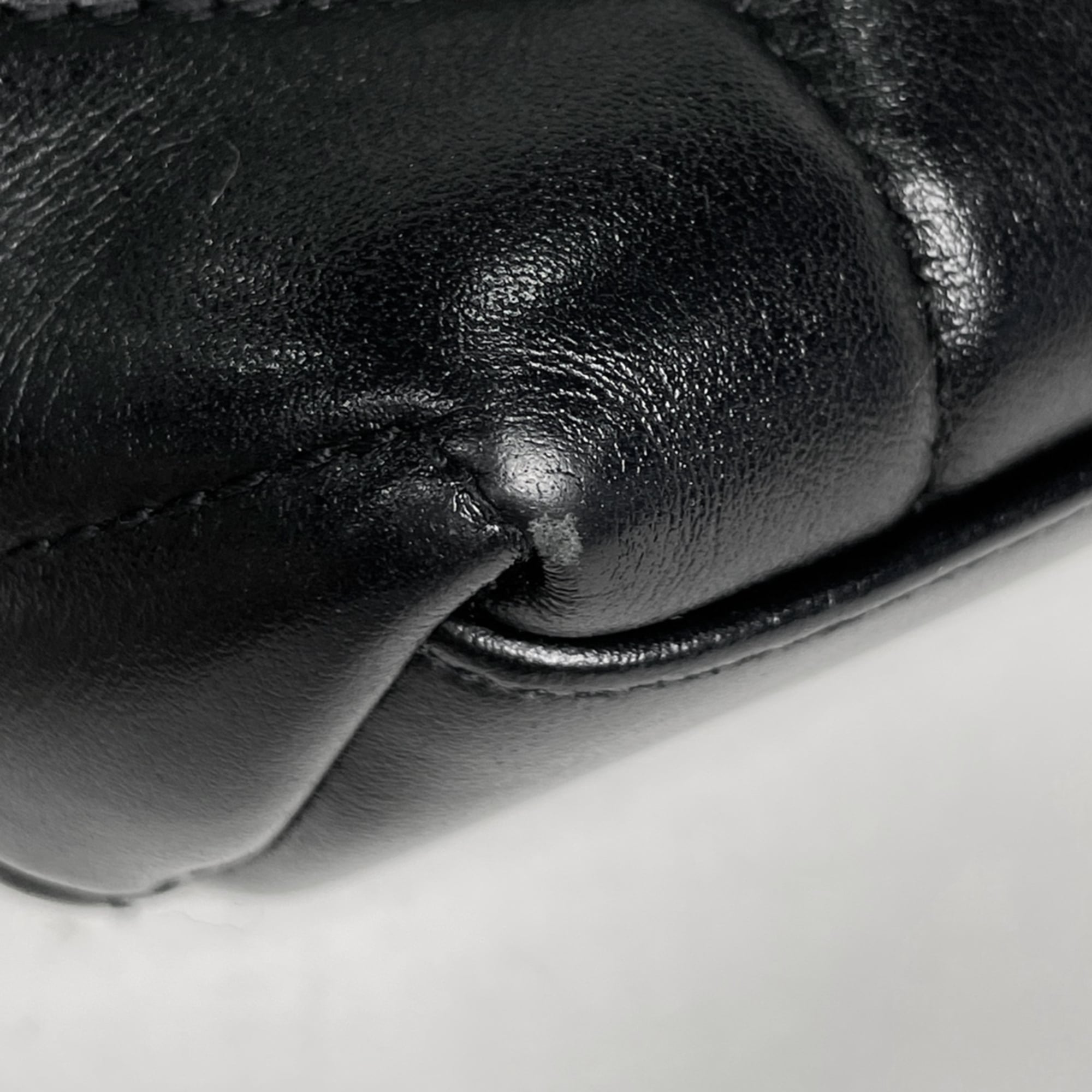Saint Laurent Black Leather Shoulder Bag (Pre-Owned)