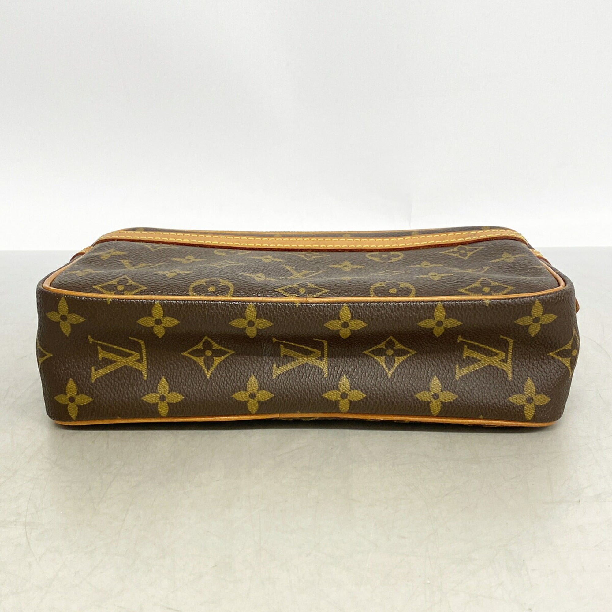 Louis Vuitton Brown Clutch Bag (Pre-Owned)