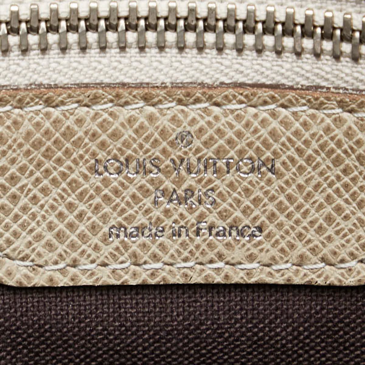 Louis Vuitton Taiga Beige Polaire Taiga Leather Shoulder Bag (Pre-Owned)