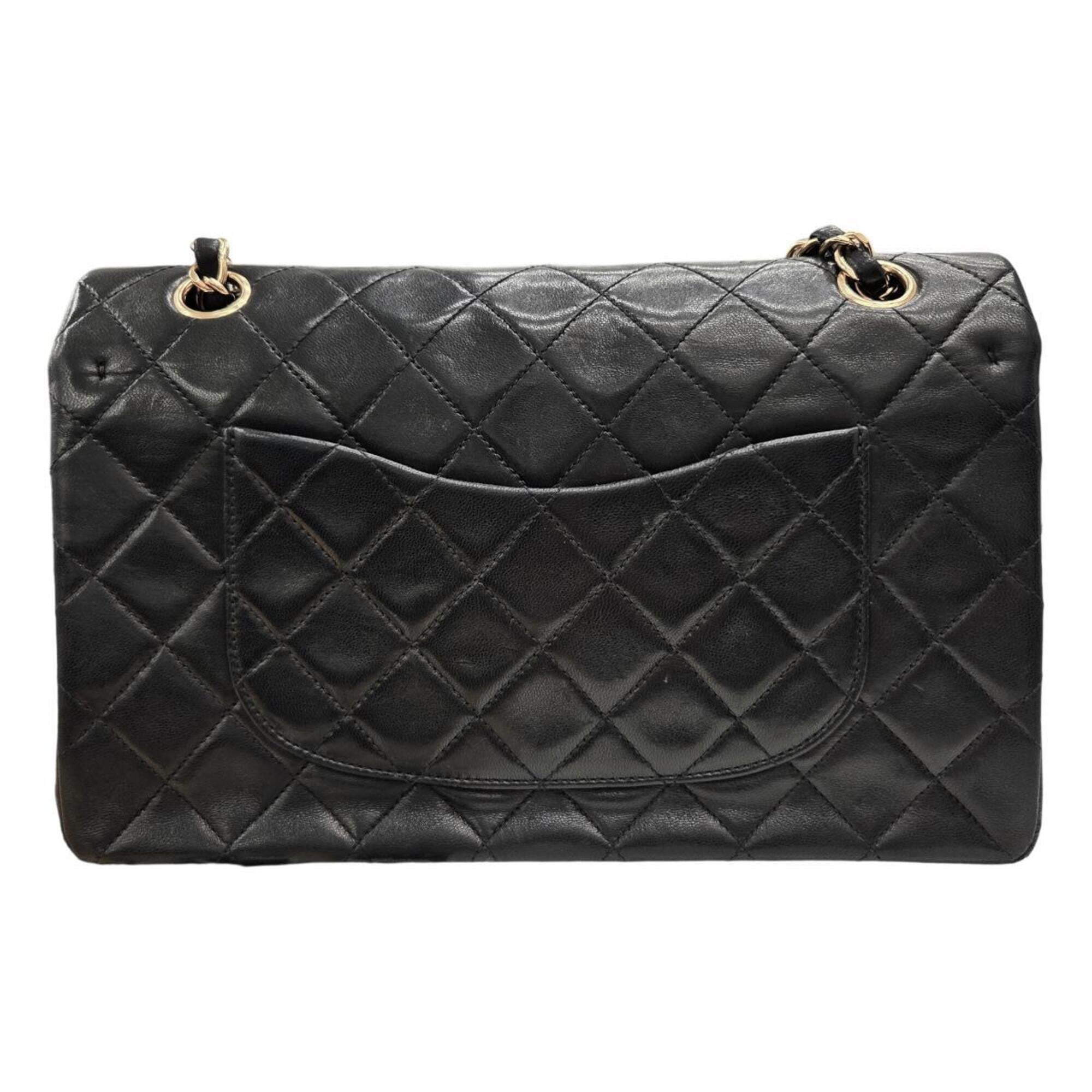 Chanel Matelasse Black Leather Shoulder Bag (Pre-Owned)
