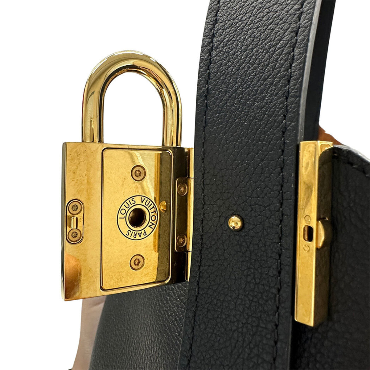 Louis Vuitton Noir Leather Handbag Shoulder Bag (Pre-Owned)