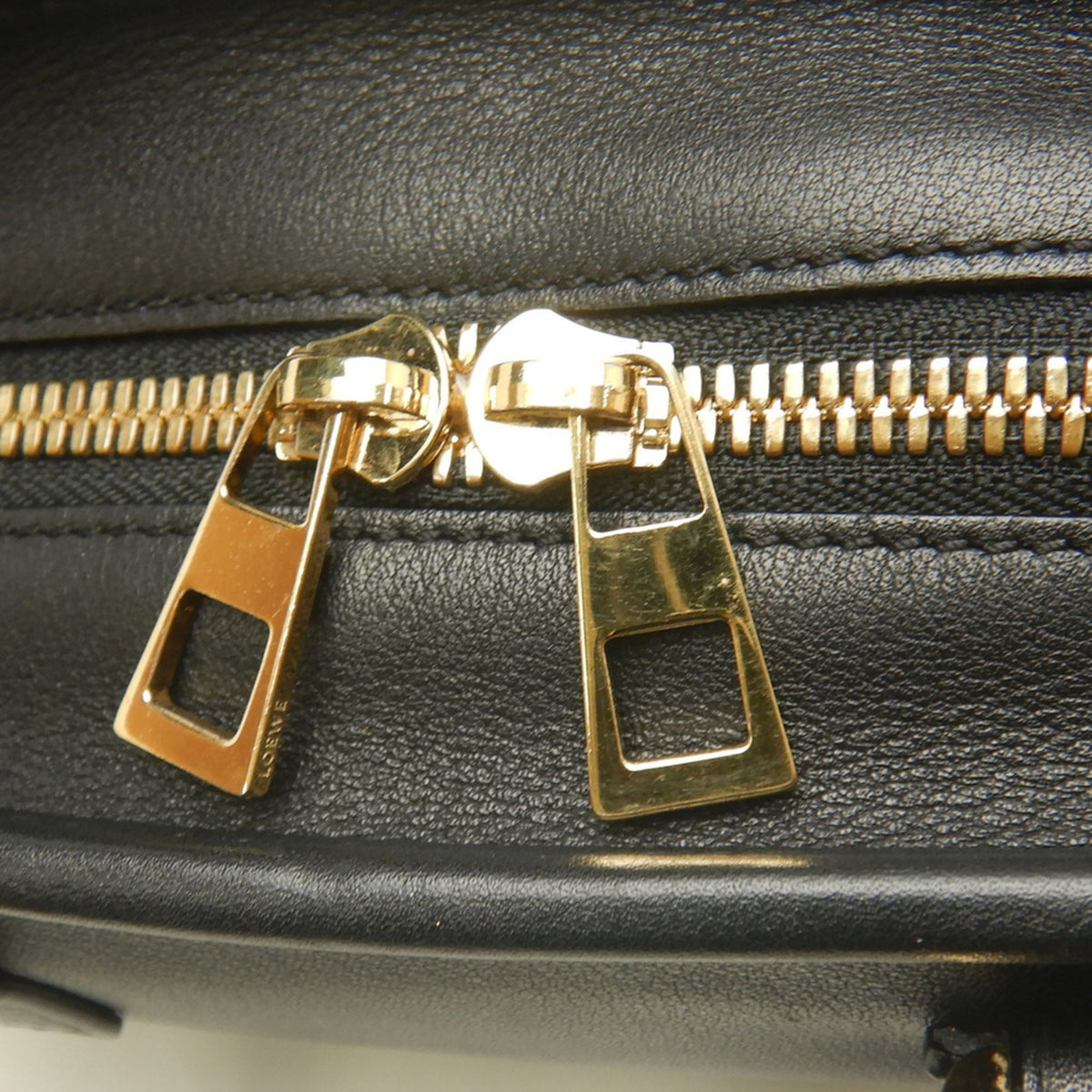Loewe Amazona Black Leather Handbag (Pre-Owned)