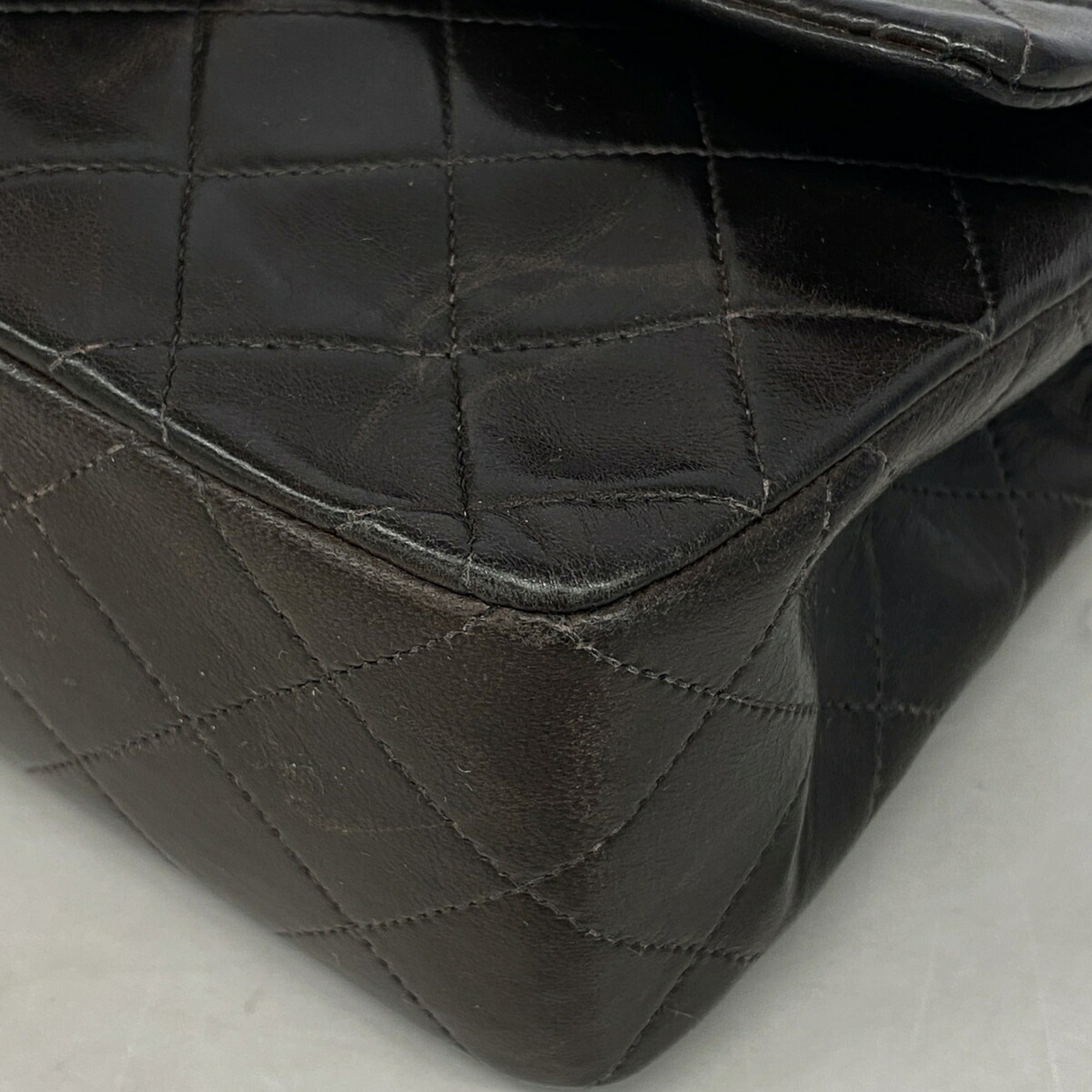 Chanel Black Leather Shoulder Bag (Pre-Owned)