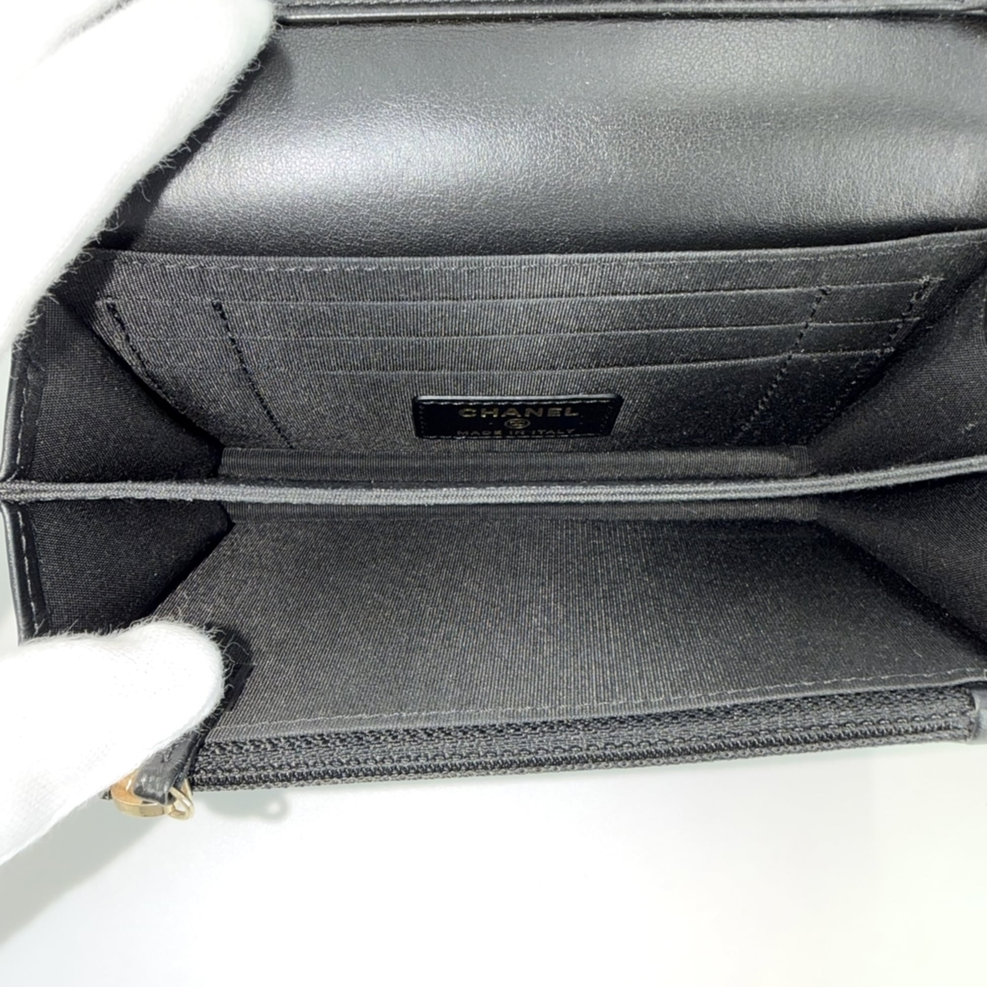 Chanel Matelasse Black Leather Shoulder Bag (Pre-Owned)