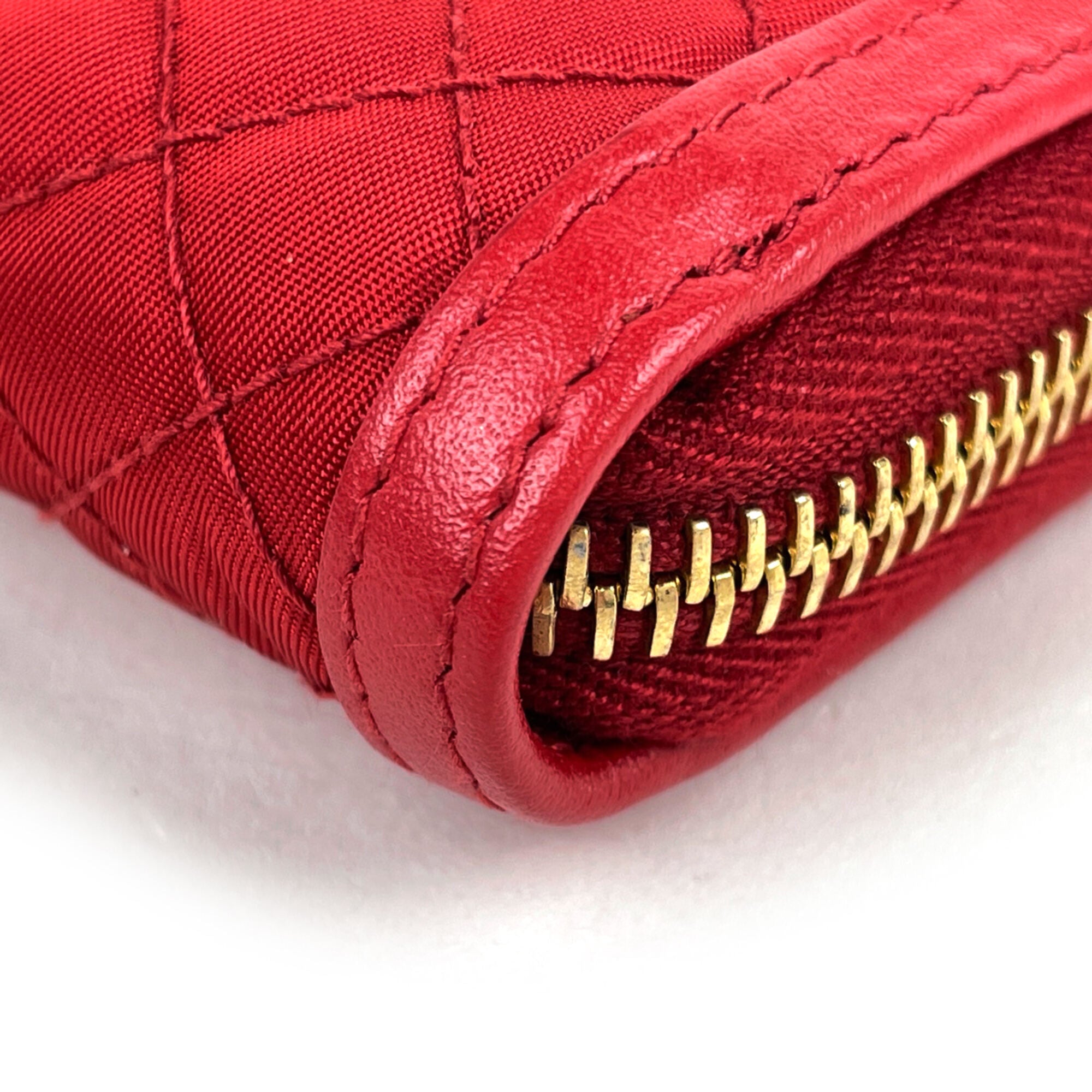 Prada Red Color Canvas Leather Long Wallet (Bi-Fold) (Pre-Owned)