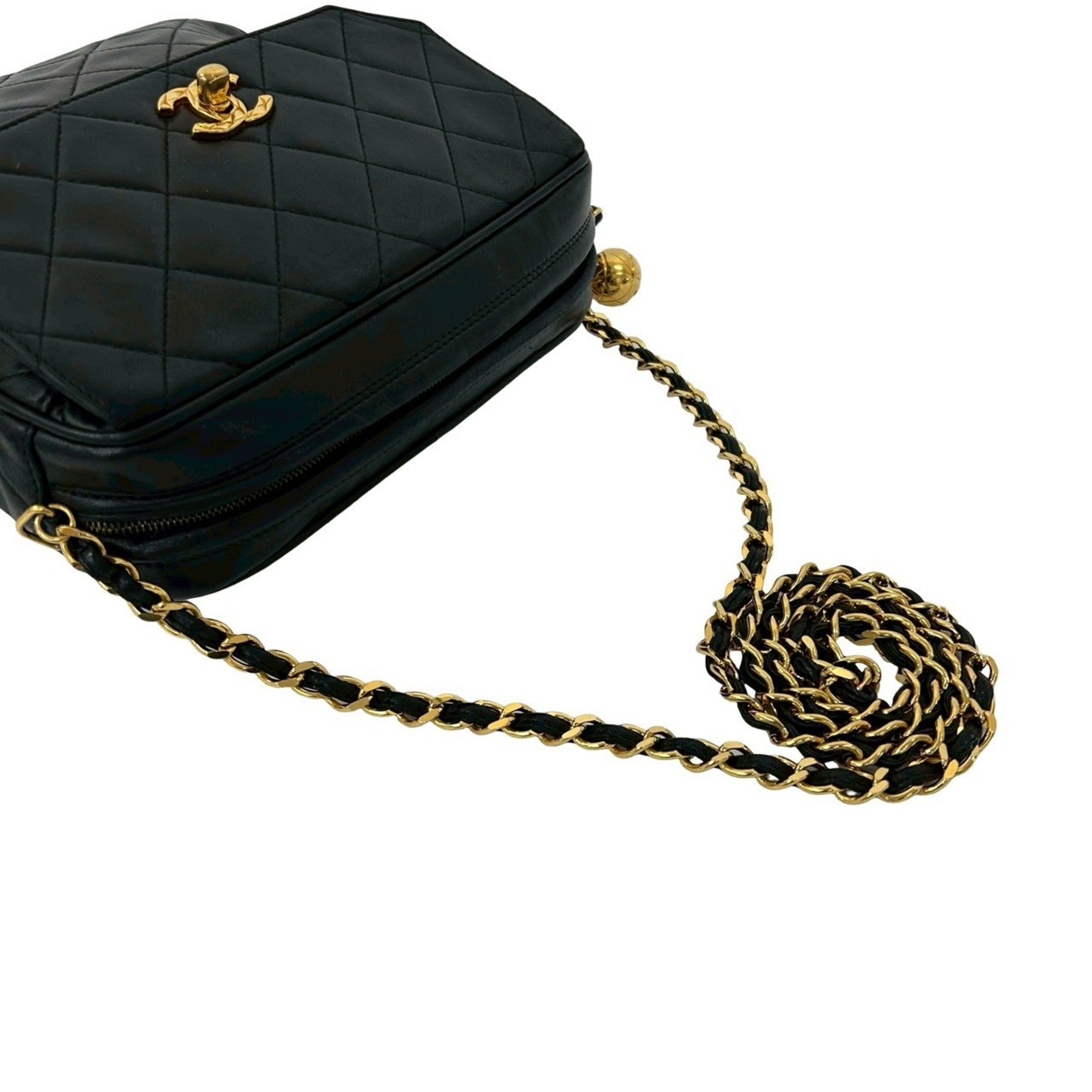 Chanel Matelasse Black Leather Shoulder Bag (Pre-Owned)