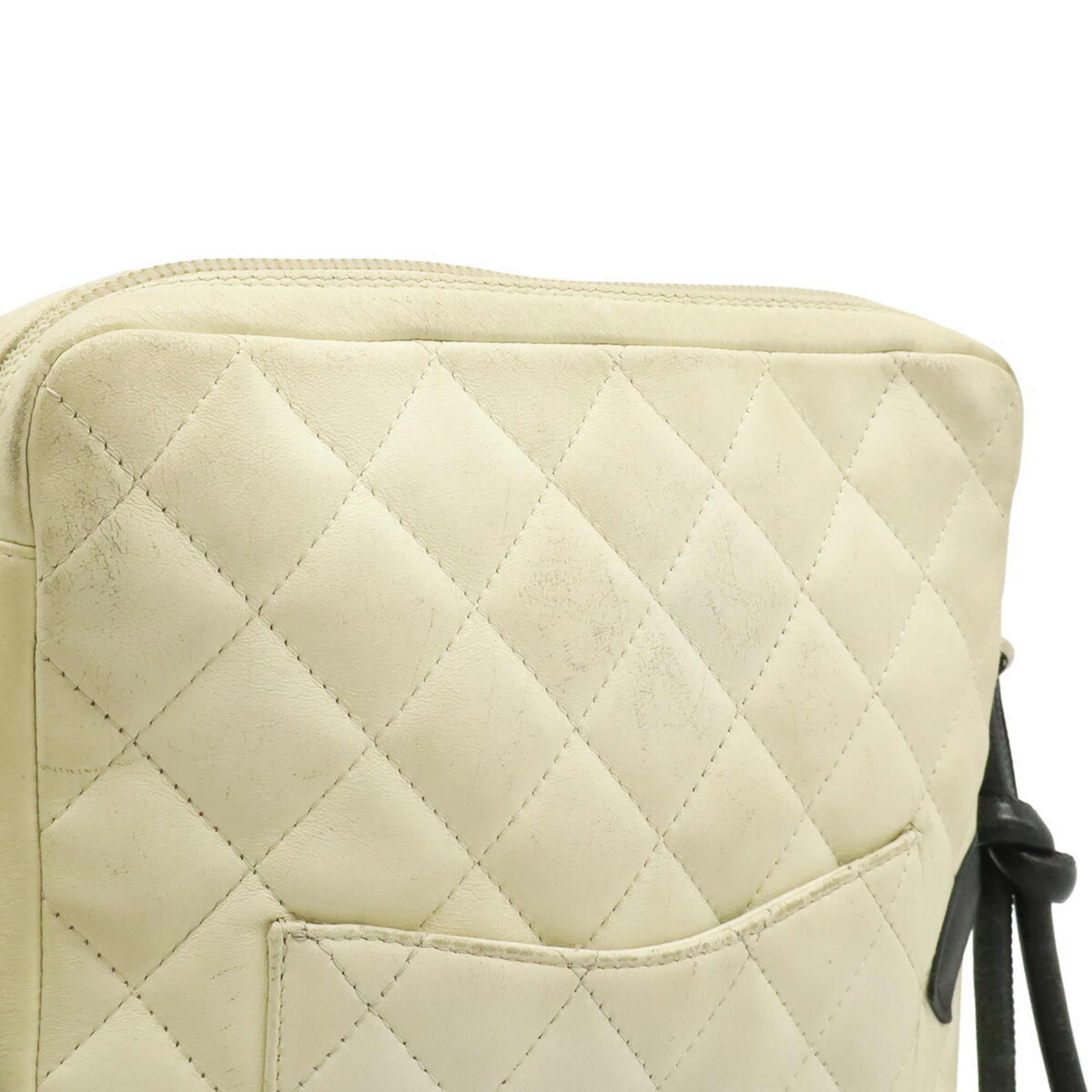Chanel Black White Leather Shoulder Bag (Pre-Owned)