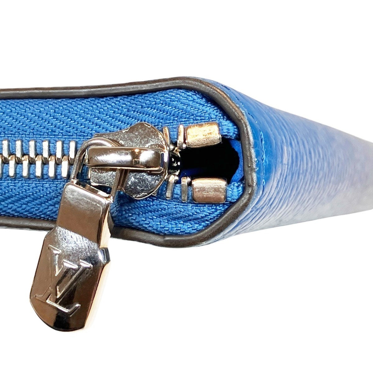 Louis Vuitton Taiga Blue Leather Long Wallet (Bi-Fold) (Pre-Owned)