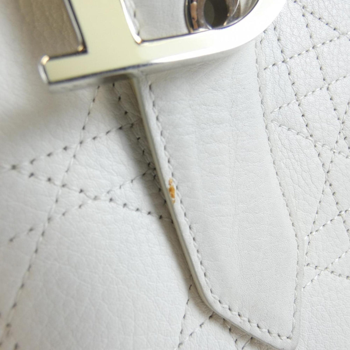 Christian Dior White Leather Handbag (Pre-Owned)