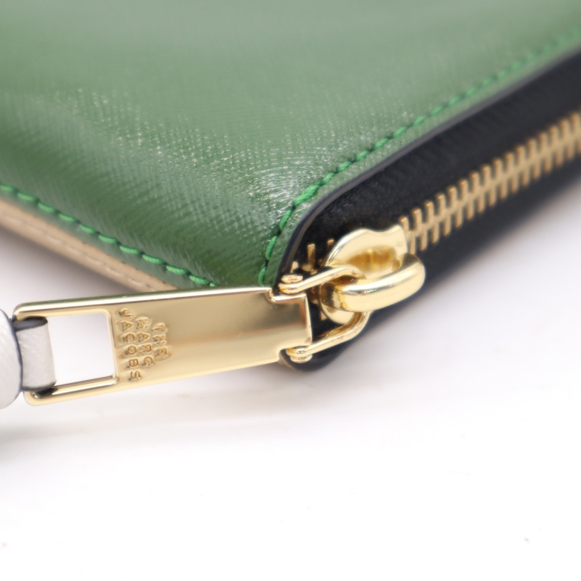 Marc Jacobs Beige Green White Leather Long Wallet (Bi-Fold) (Pre-Owned)