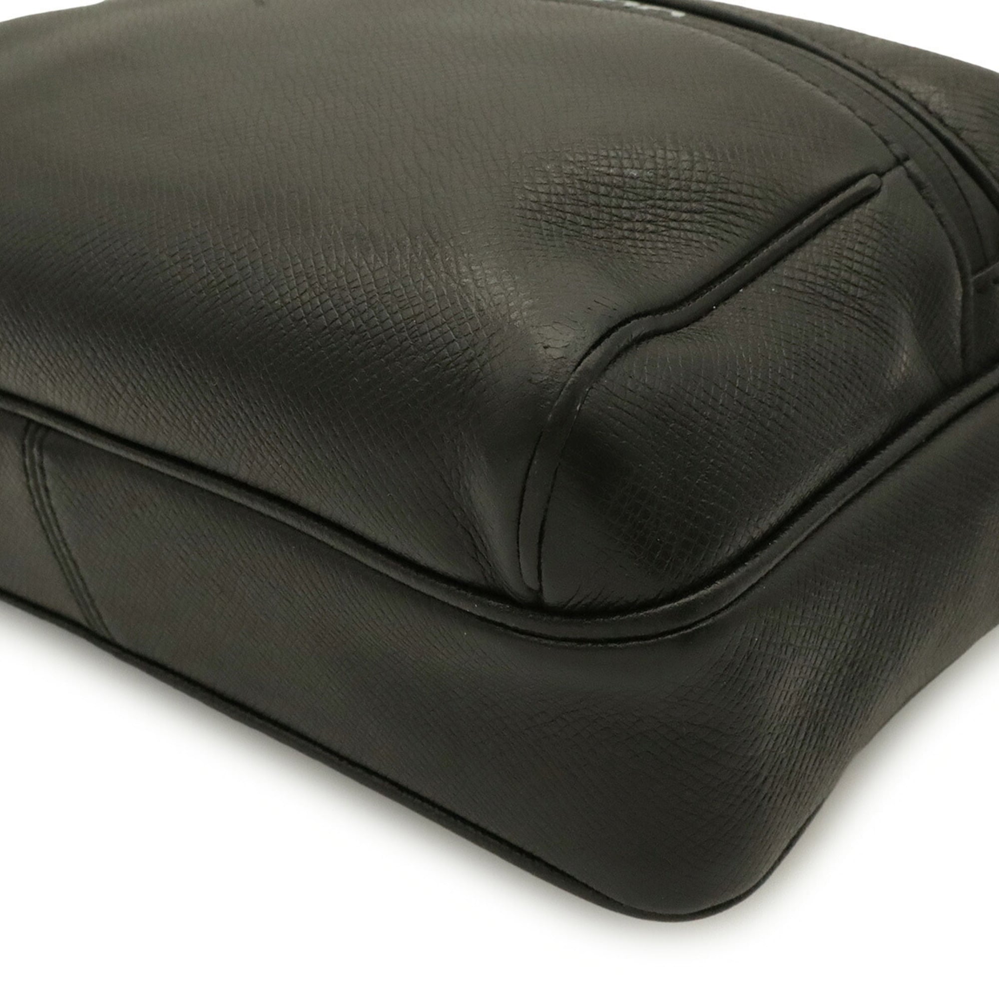 Louis Vuitton Ardoise Black Taiga Leather Shoulder Bag (Pre-Owned)