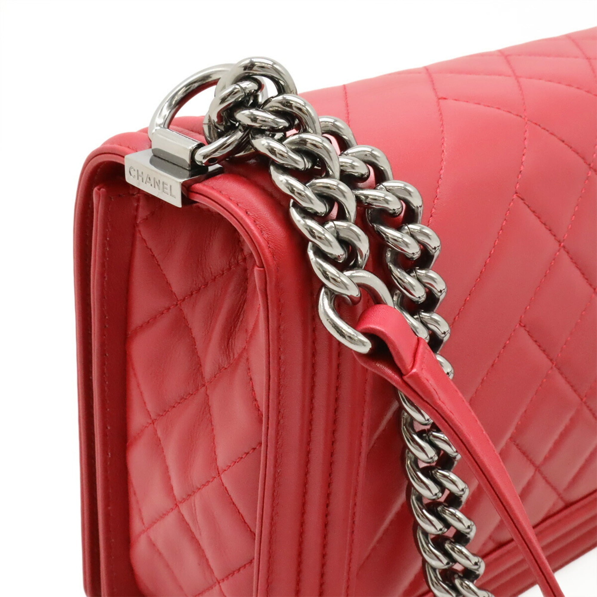 Chanel Red Color Leather Shoulder Bag (Pre-Owned)