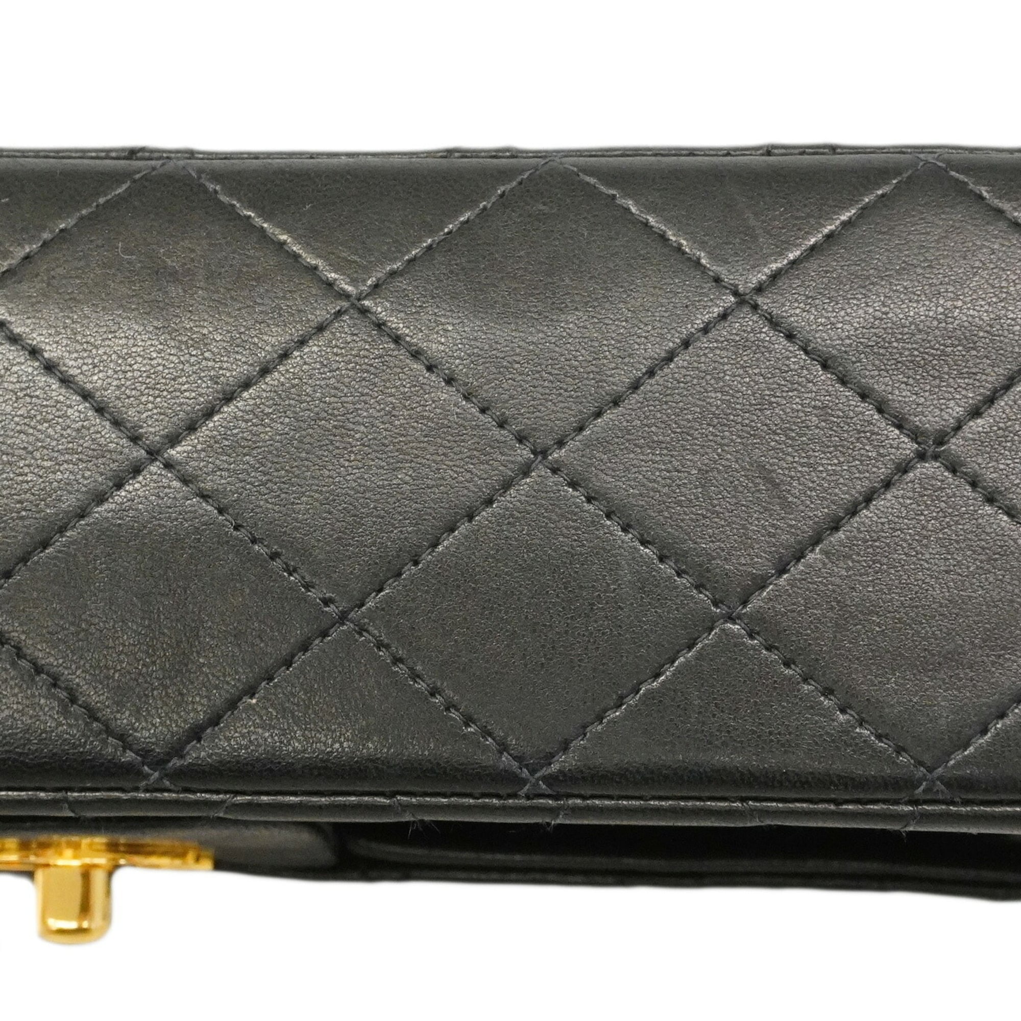 Chanel Black Leather Shoulder Bag (Pre-Owned)